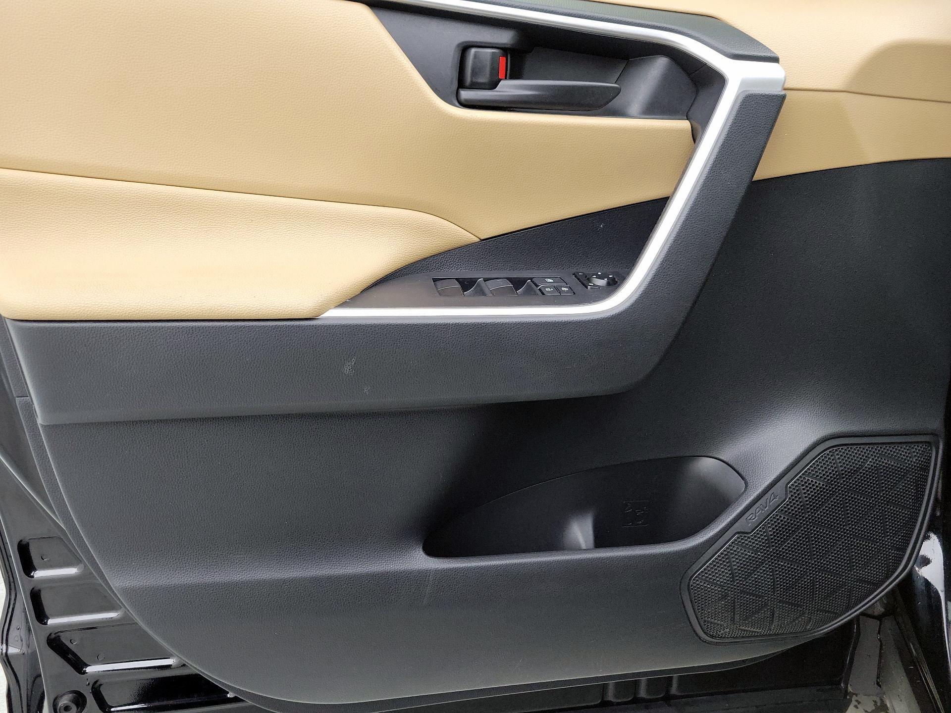 Thumbnail: 2019 Toyota RAV4 - 12