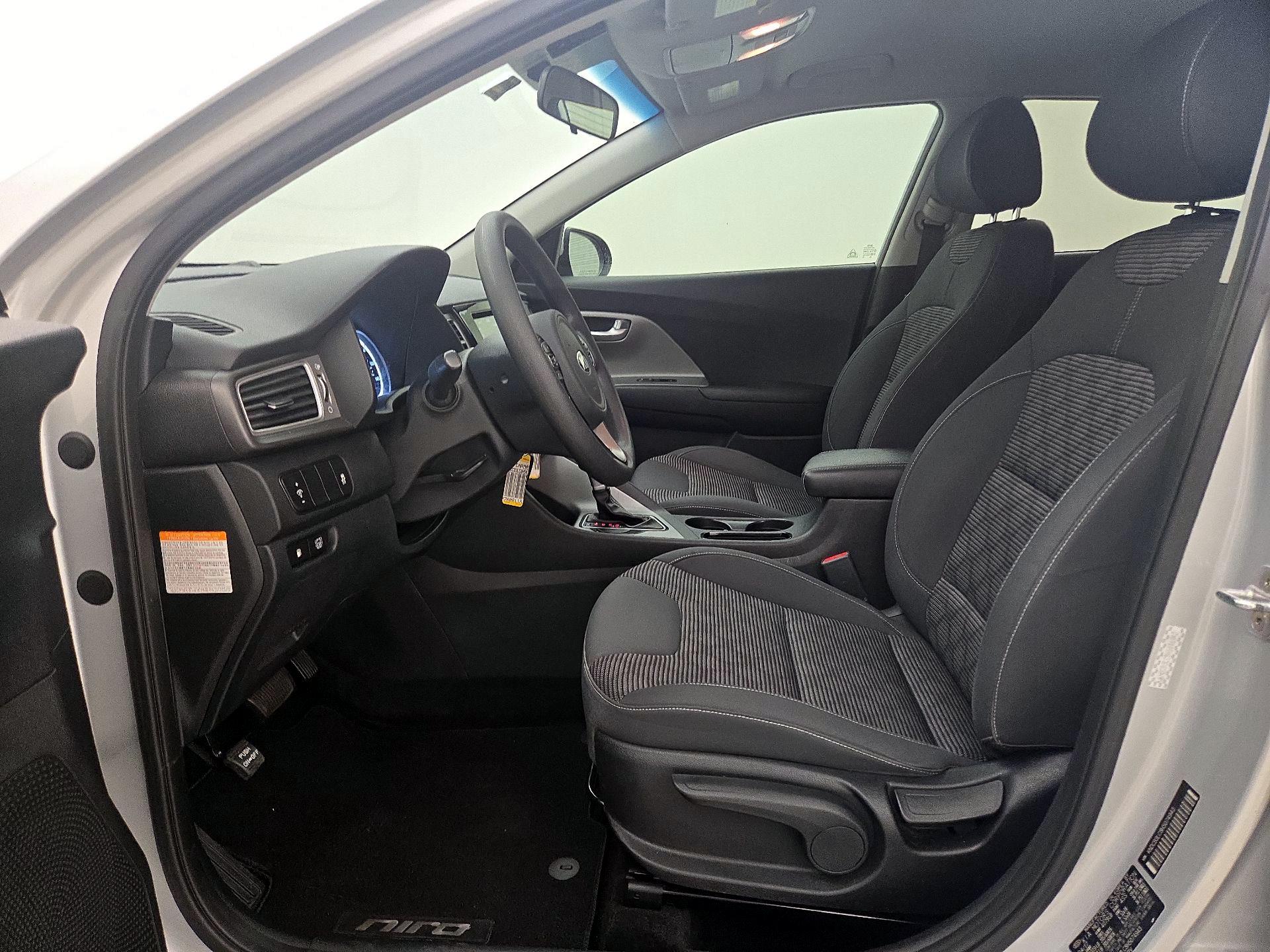 Thumbnail: 2017 Kia Niro - 11