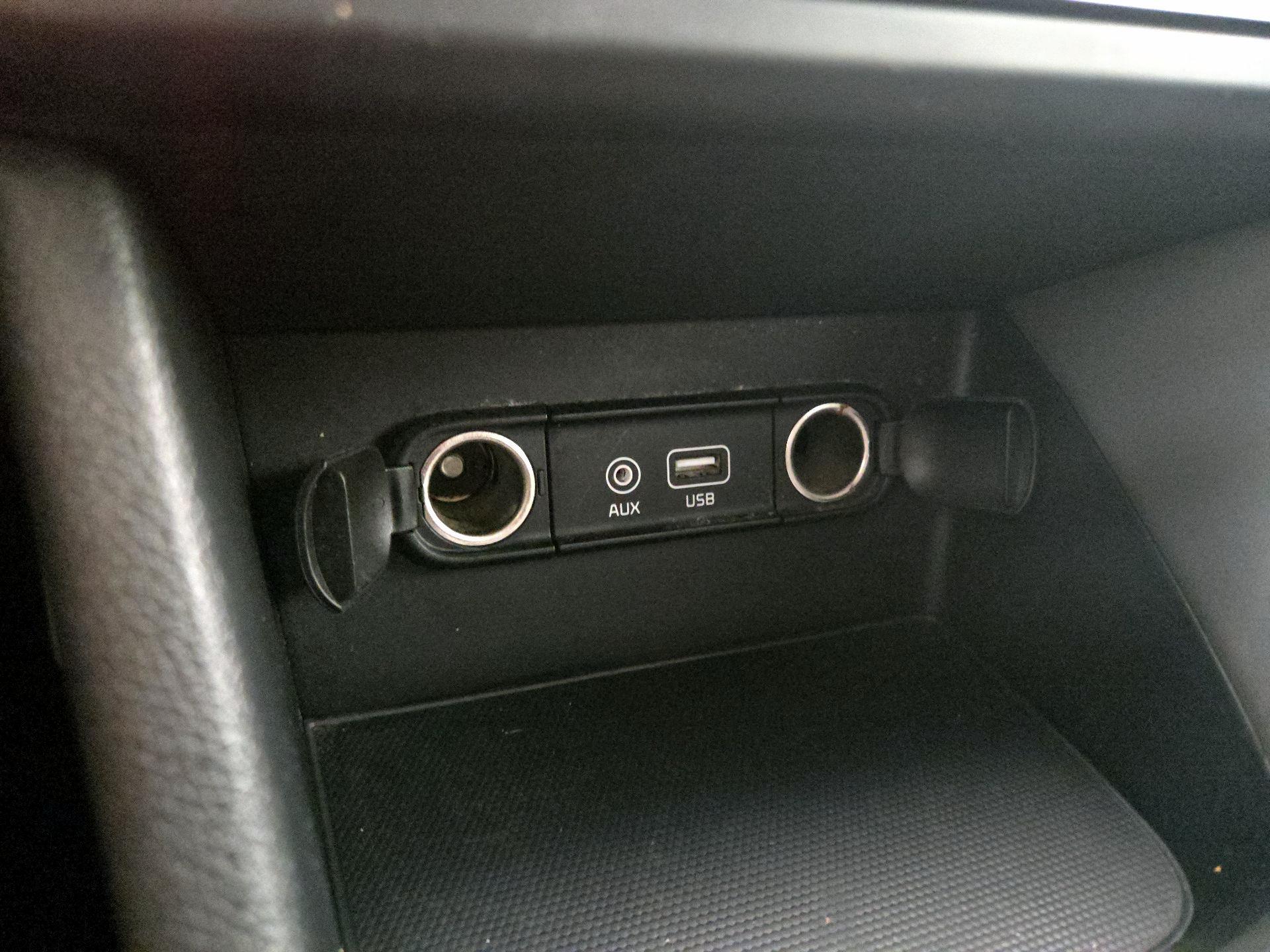 Thumbnail: 2017 Kia Niro - 18