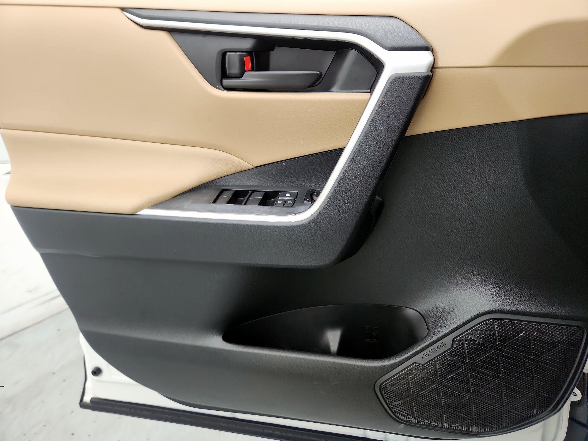 Thumbnail: 2019 Toyota RAV4 - 12