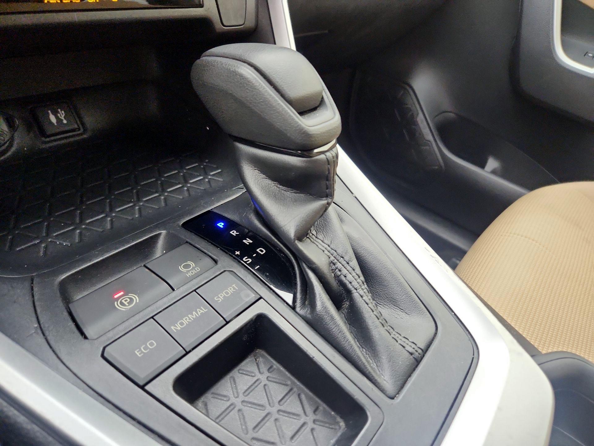 Thumbnail: 2019 Toyota RAV4 - 17