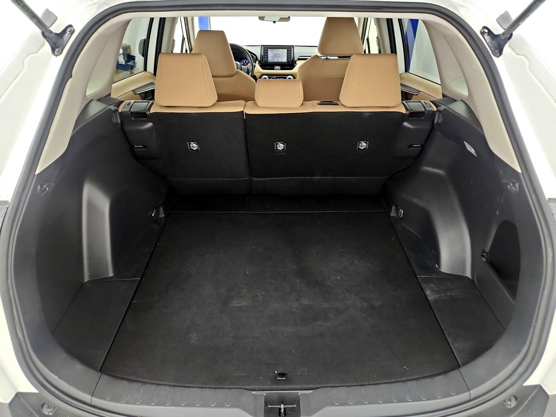 Thumbnail: 2019 Toyota RAV4 - 20