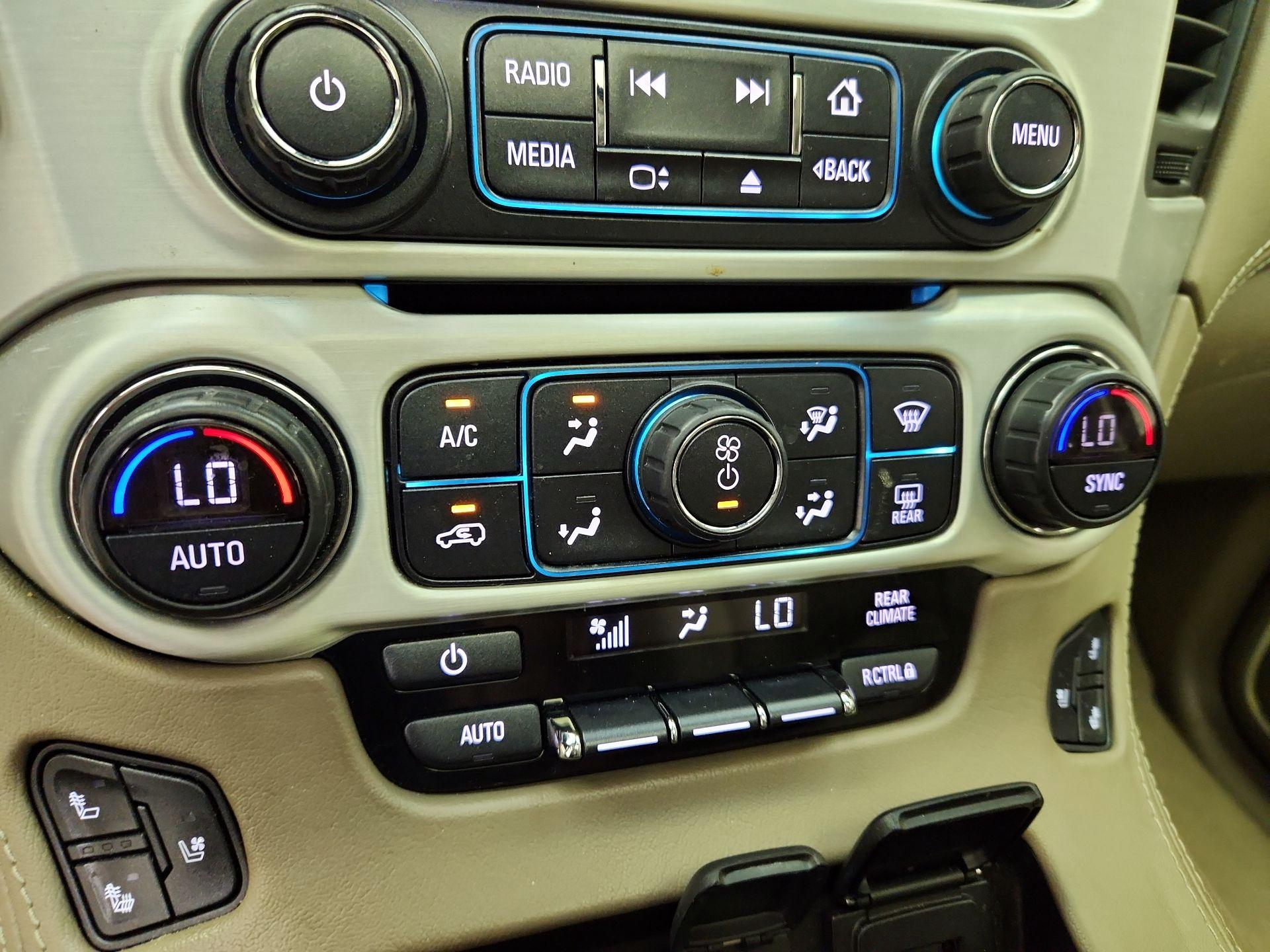 Thumbnail: 2019 GMC Yukon XL - 17