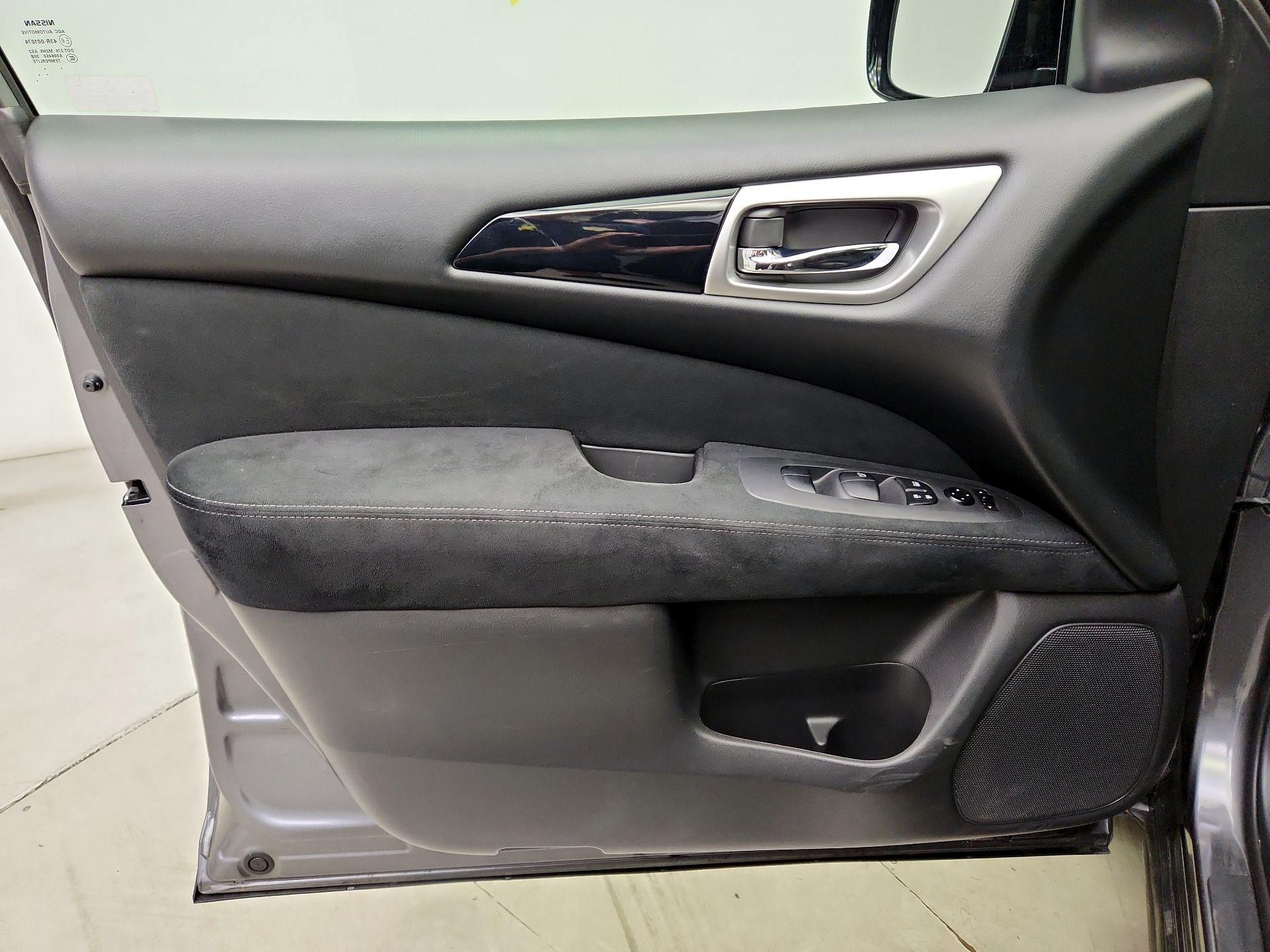 Thumbnail: 2016 Nissan Pathfinder - 12