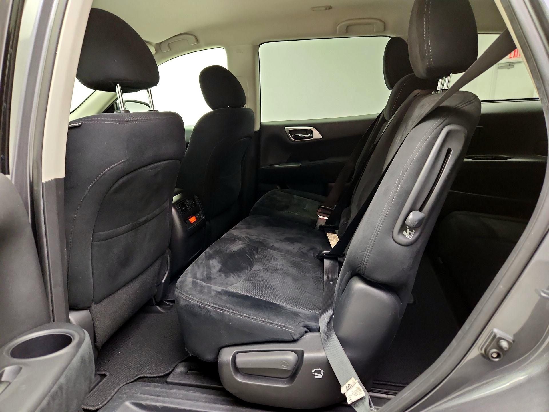 Thumbnail: 2016 Nissan Pathfinder - 18