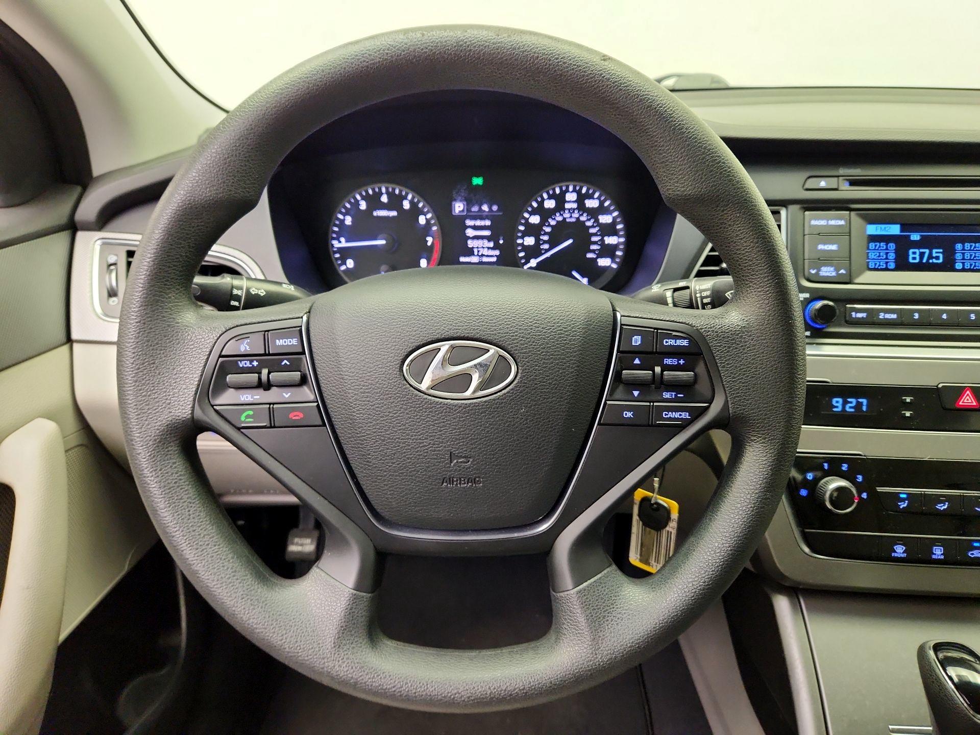 Thumbnail: 2015 Hyundai Sonata - 10