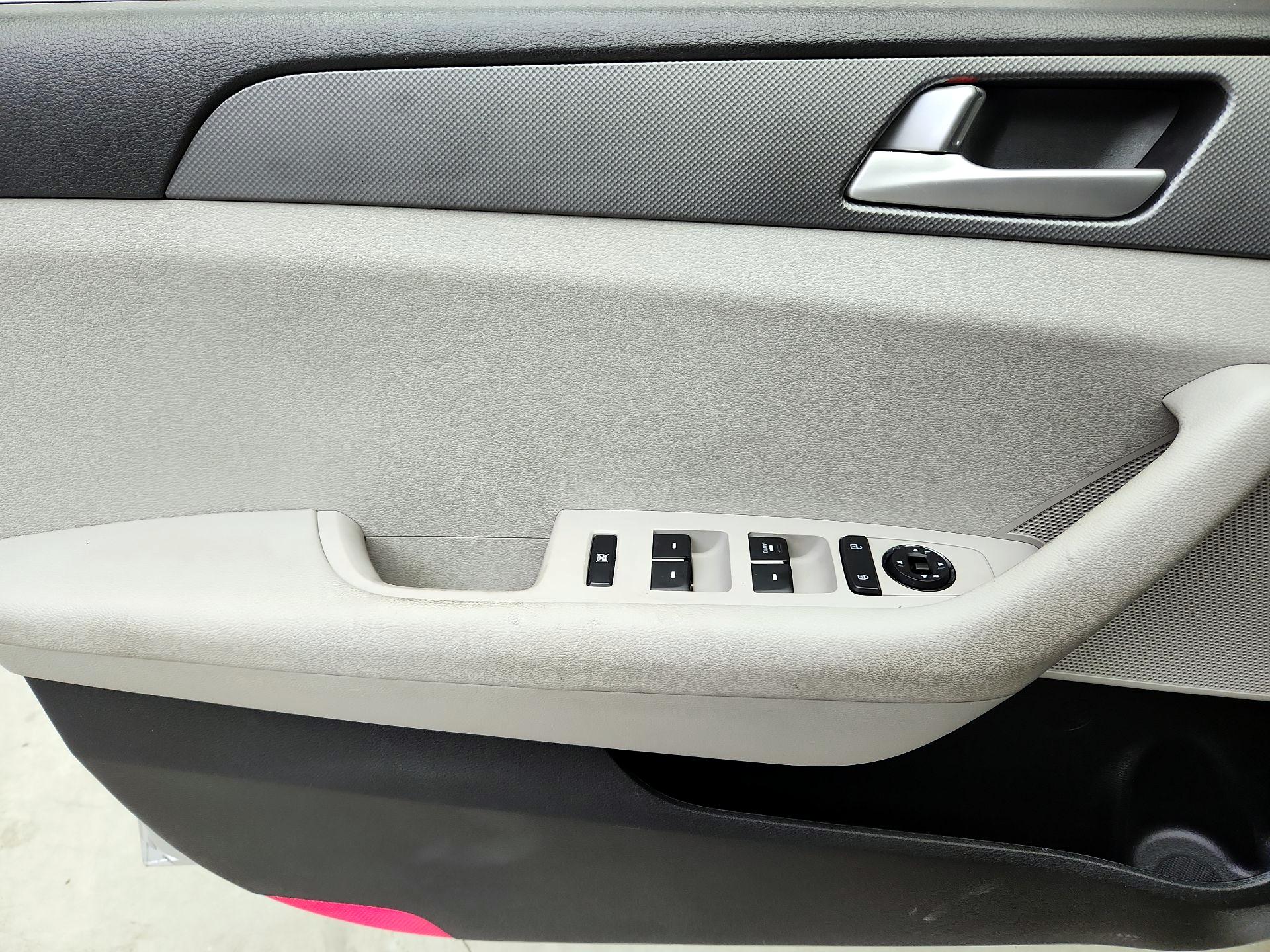 Thumbnail: 2015 Hyundai Sonata - 12