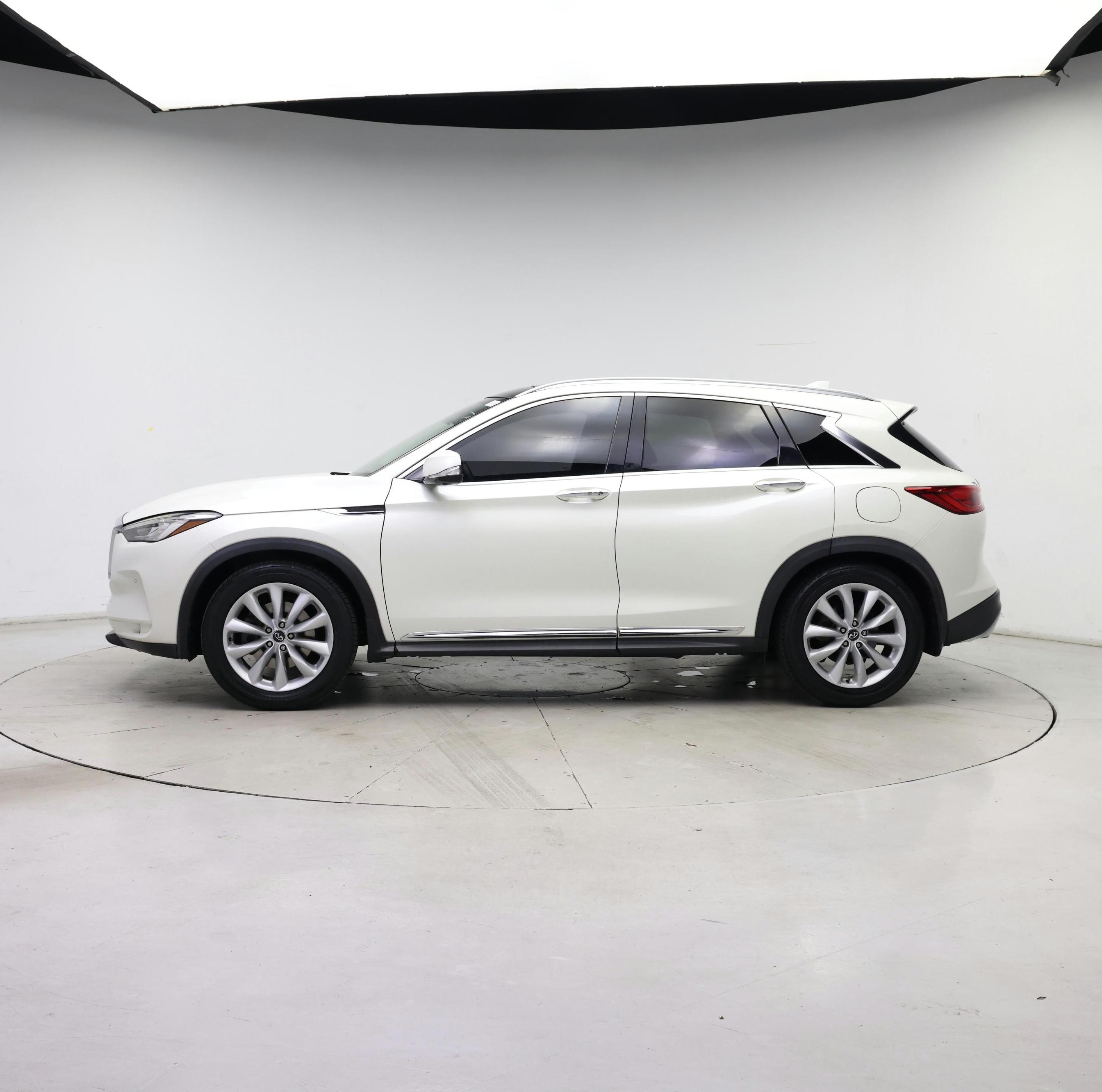 Thumbnail: 2019 INFINITI QX50 - 3