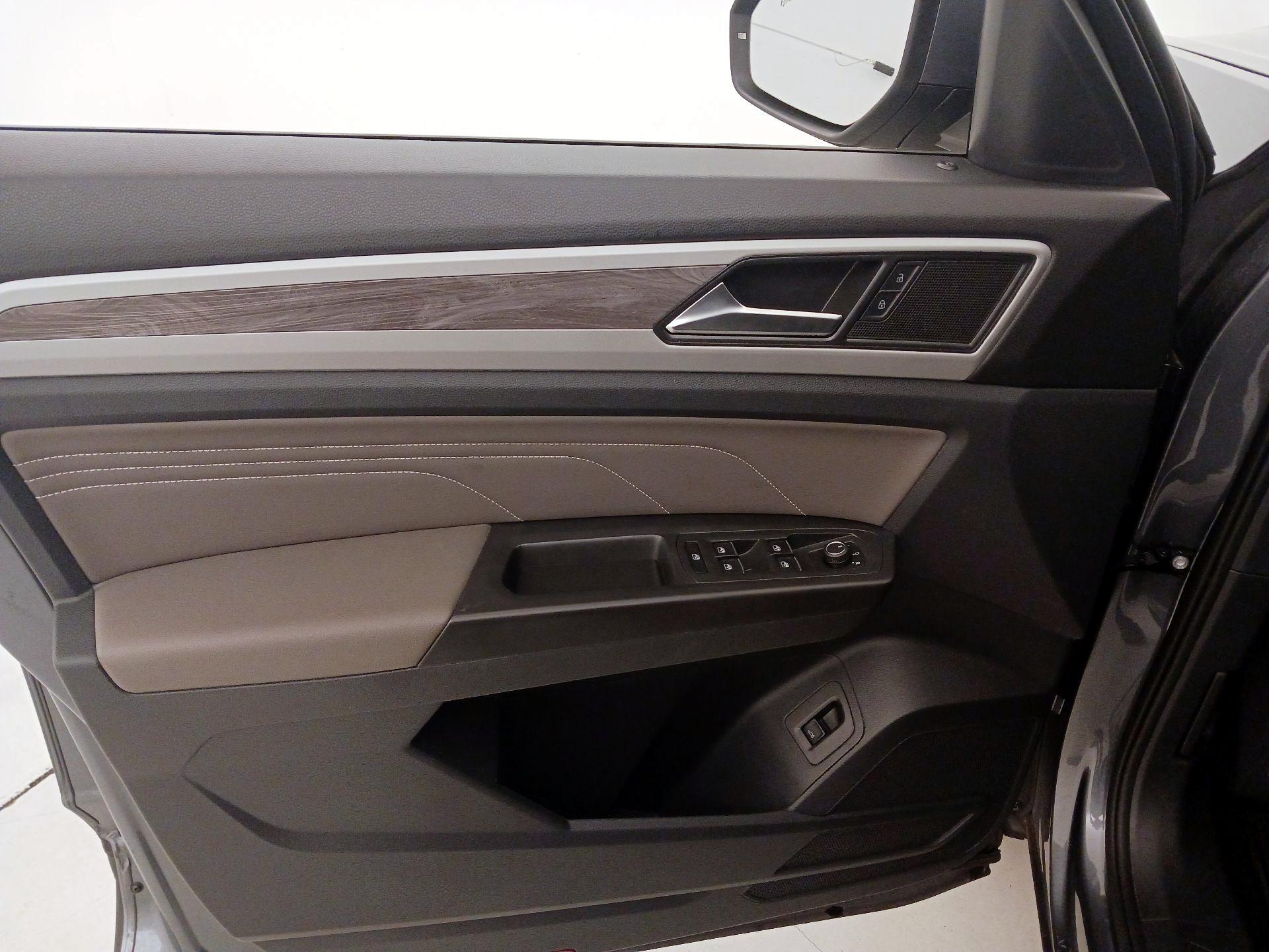 Thumbnail: 2023 Volkswagen Atlas - 12