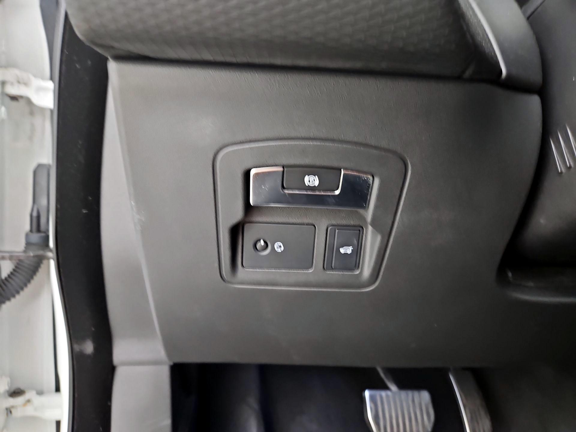 Thumbnail: 2018 Land Rover Range Rover Velar - 13