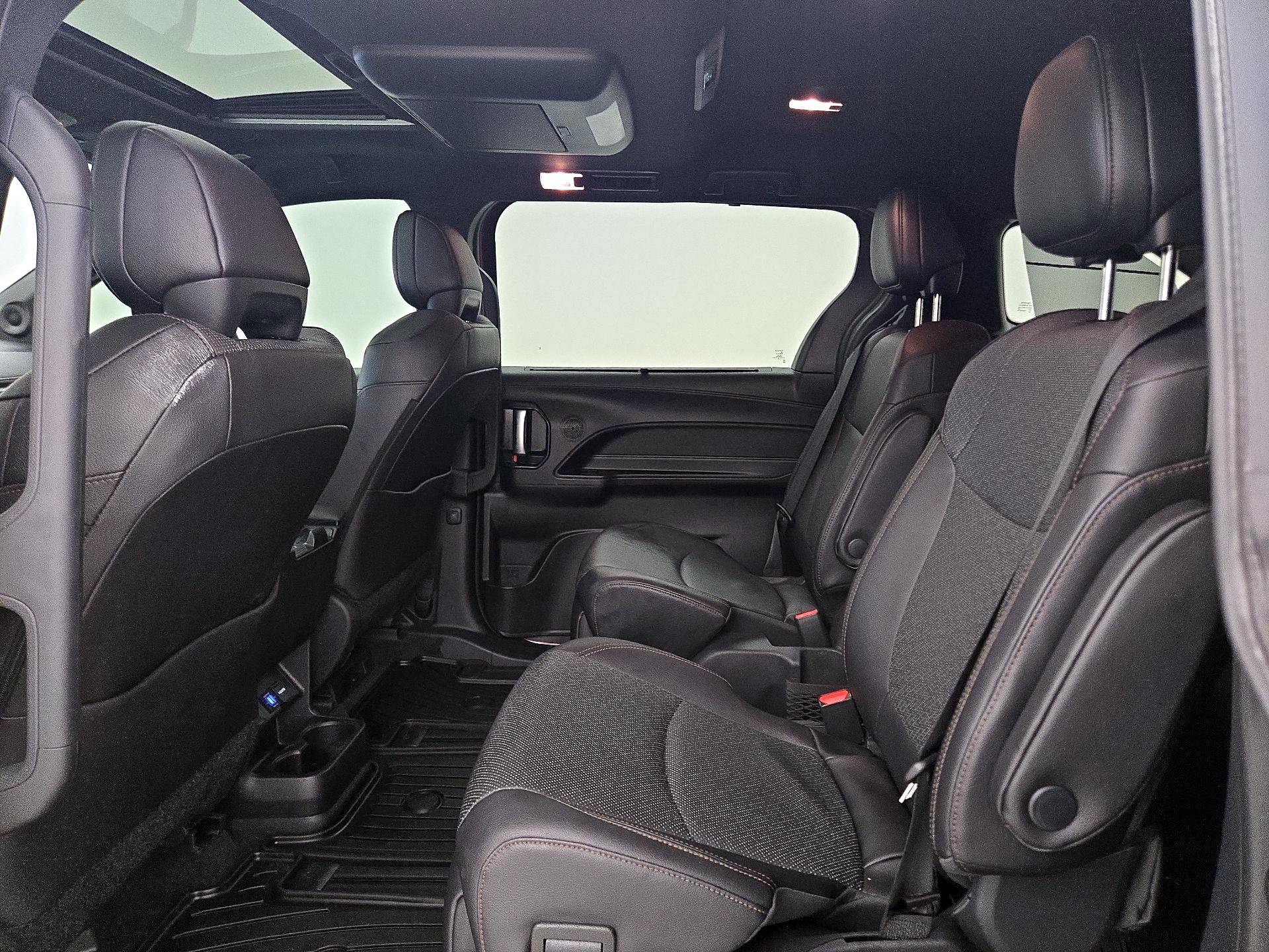 Thumbnail: 2025 Toyota Sienna - 20