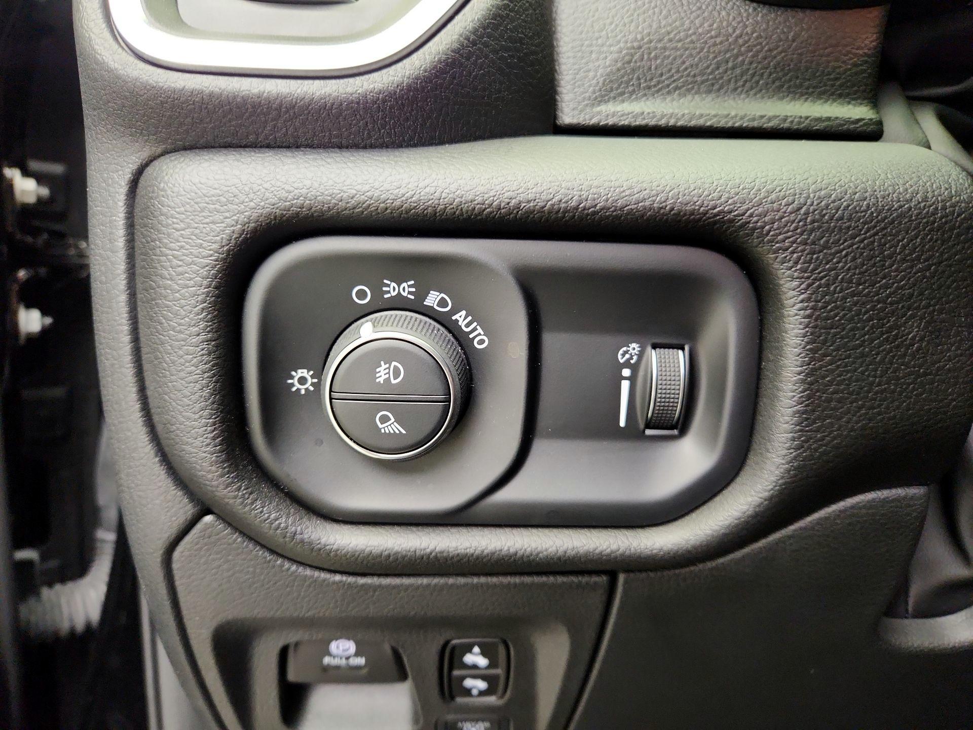 Thumbnail: 2025 RAM 1500 - 13
