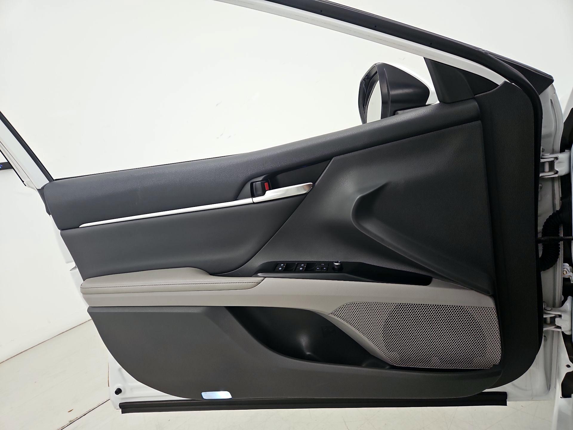 Thumbnail: 2020 Toyota Camry - 12