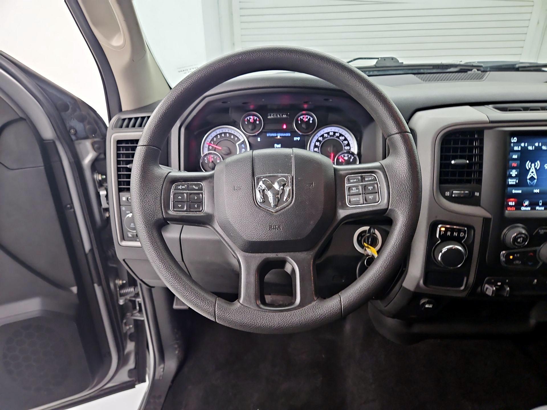 Thumbnail: 2021 RAM 1500 Classic - 10