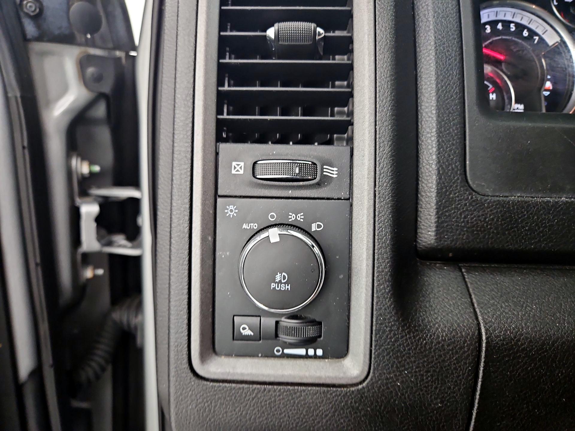 Thumbnail: 2021 RAM 1500 Classic - 13