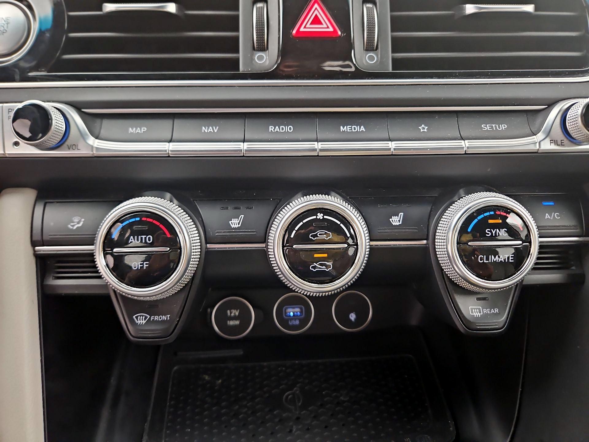 Thumbnail: 2022 Genesis G70 - 17