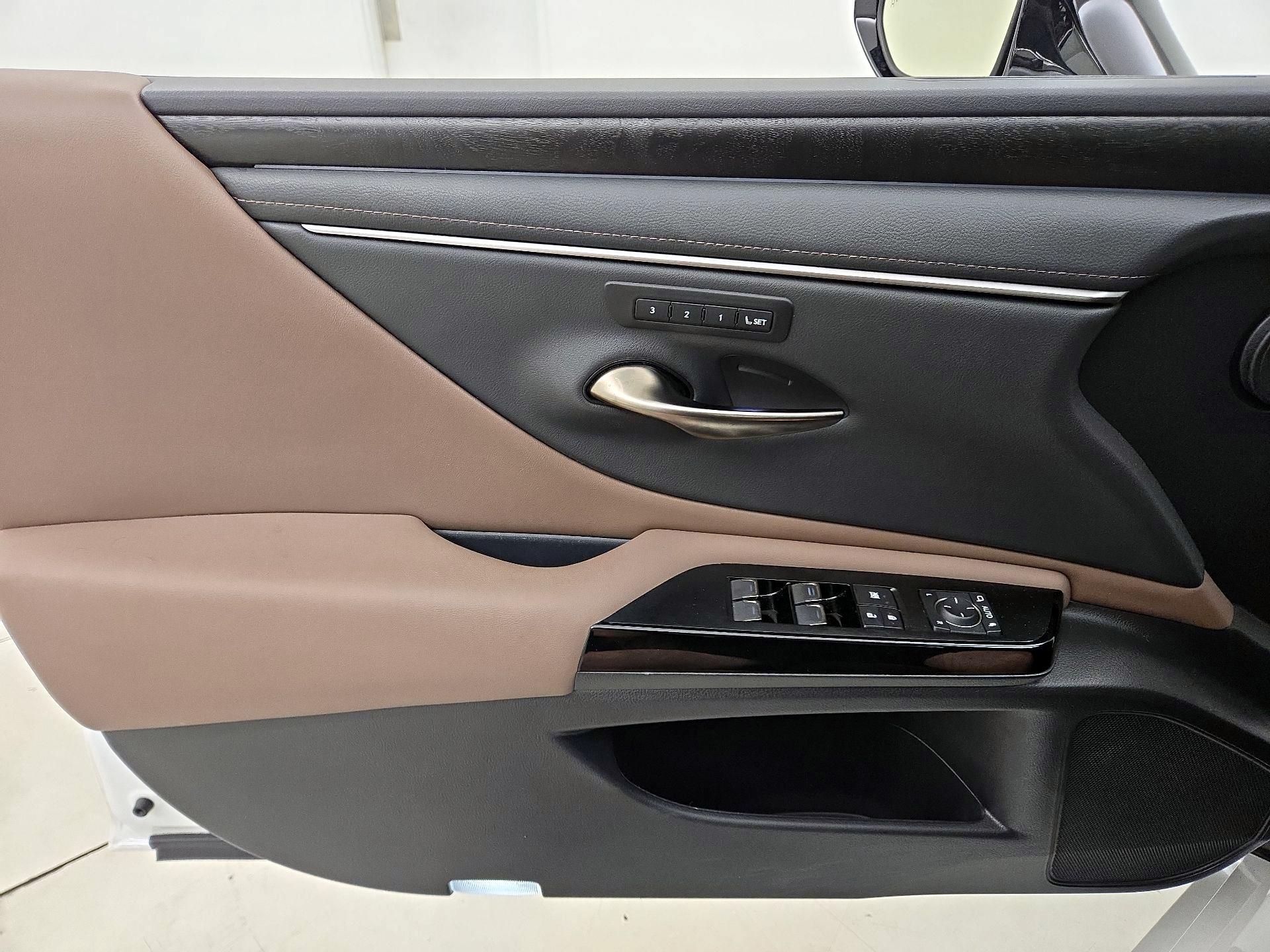 Thumbnail: 2023 Lexus ES - 12
