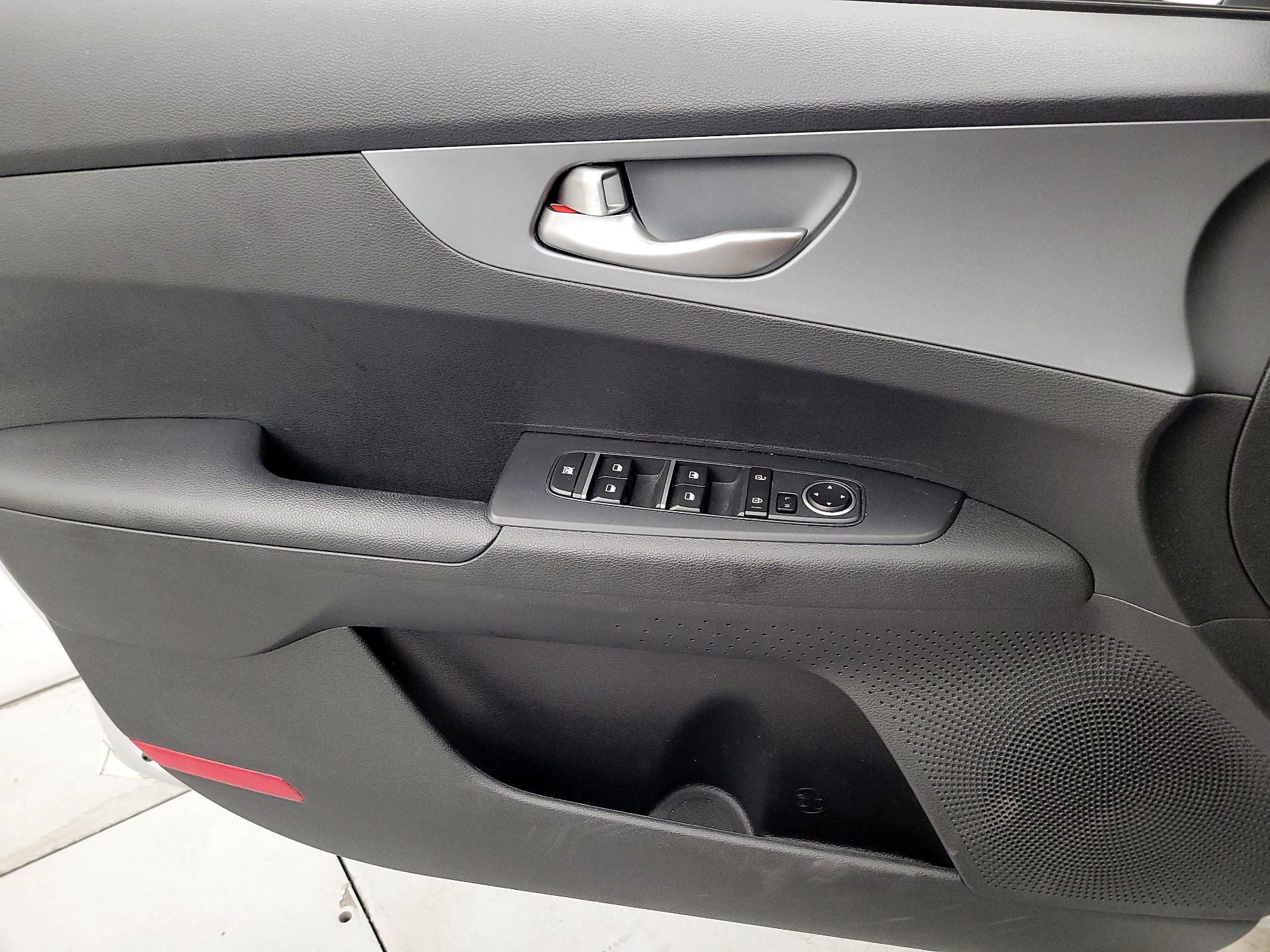 Thumbnail: 2021 Kia Forte - 12