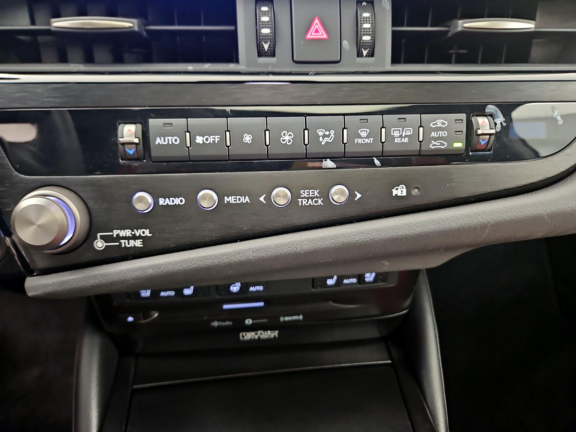 Thumbnail: 2022 Lexus ES - 16