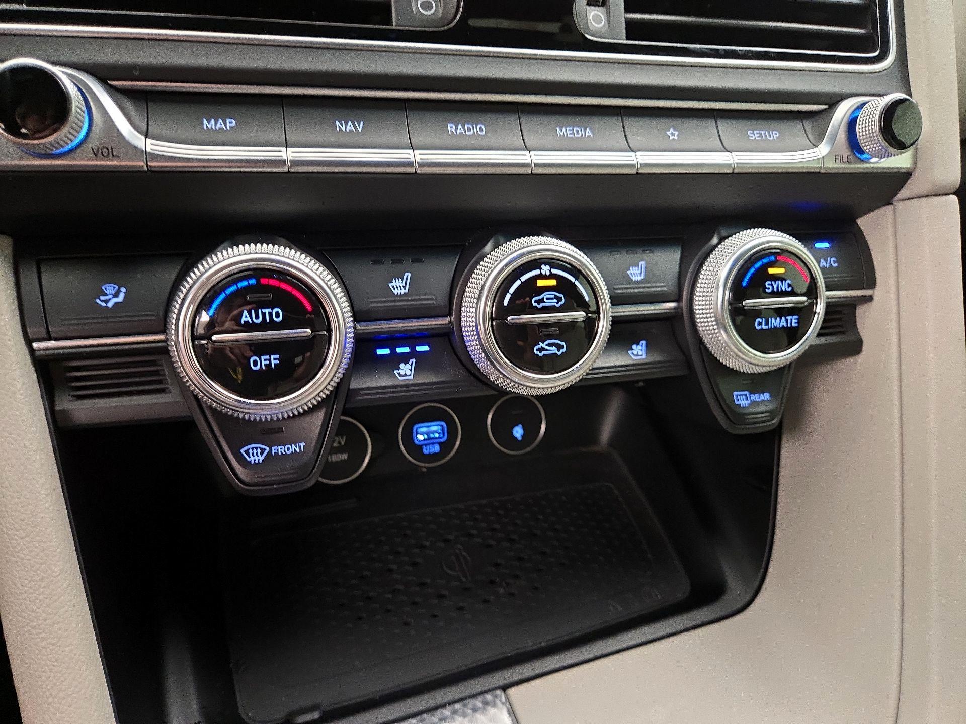 Thumbnail: 2023 Genesis G70 - 17