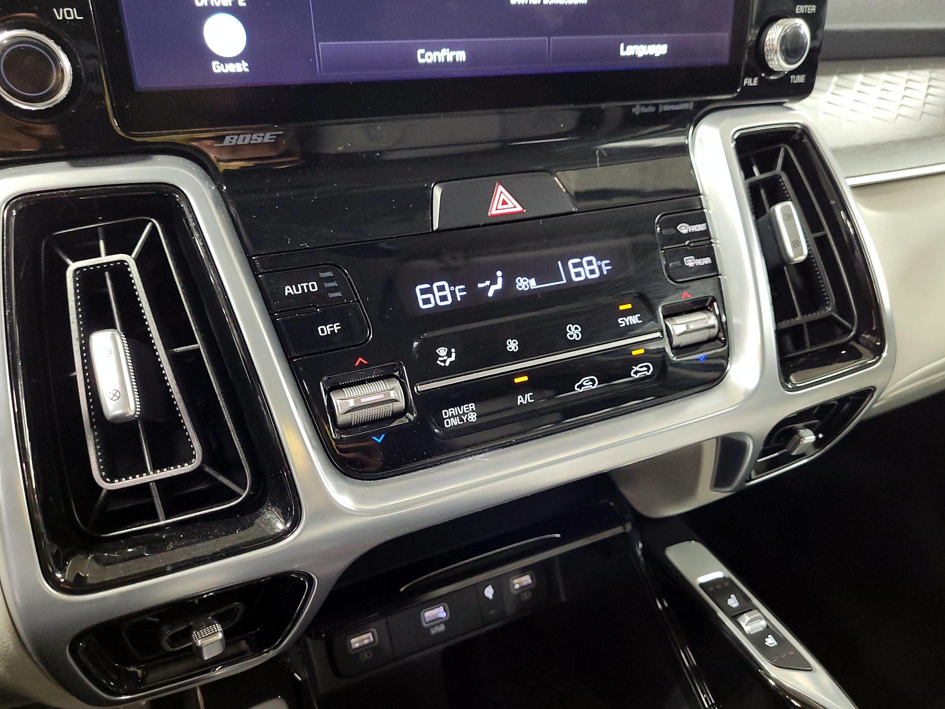 Thumbnail: 2023 Kia Sorento - 16