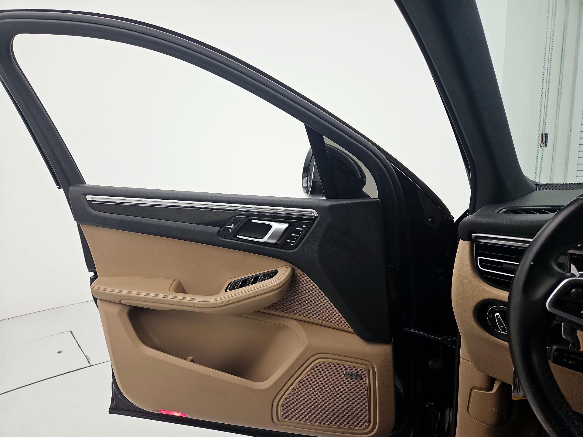 Thumbnail: 2020 Porsche Macan - 12