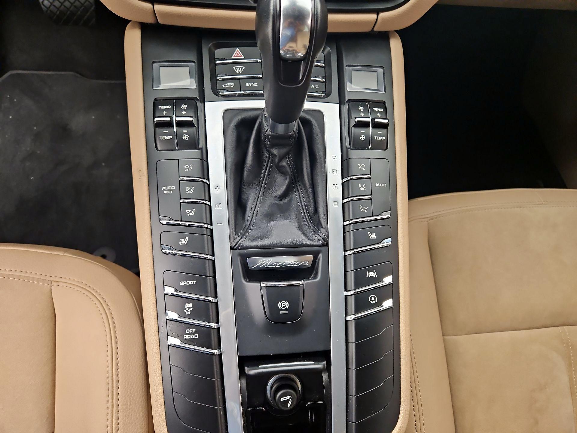 Thumbnail: 2020 Porsche Macan - 18