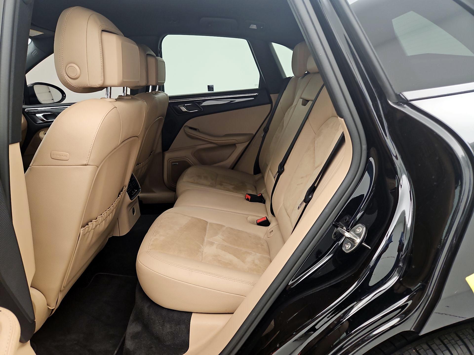 Thumbnail: 2020 Porsche Macan - 20