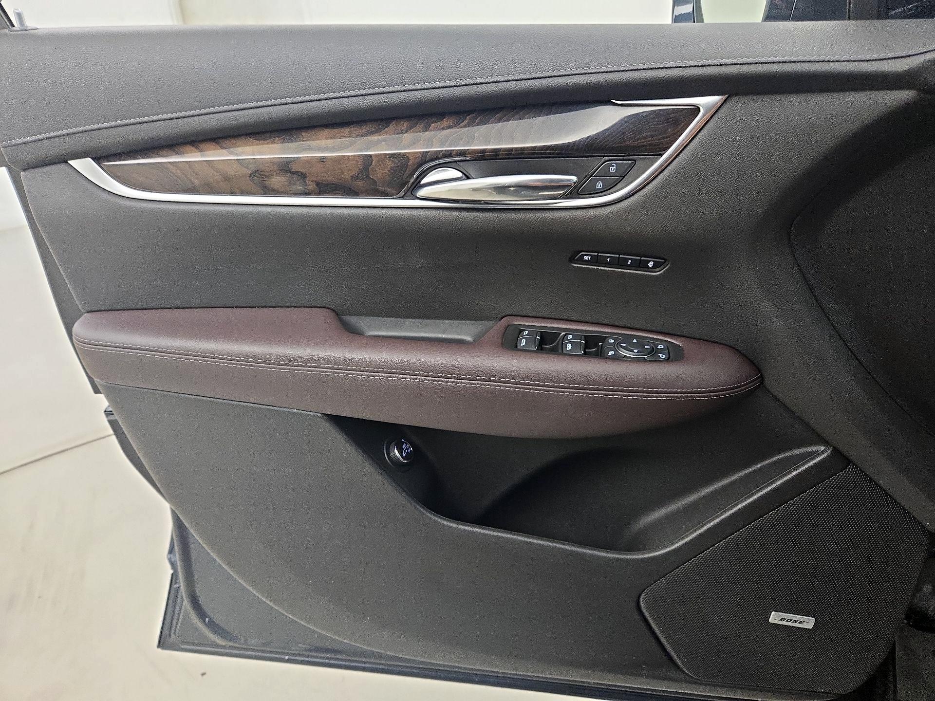 Thumbnail: 2020 Cadillac XT6 - 12