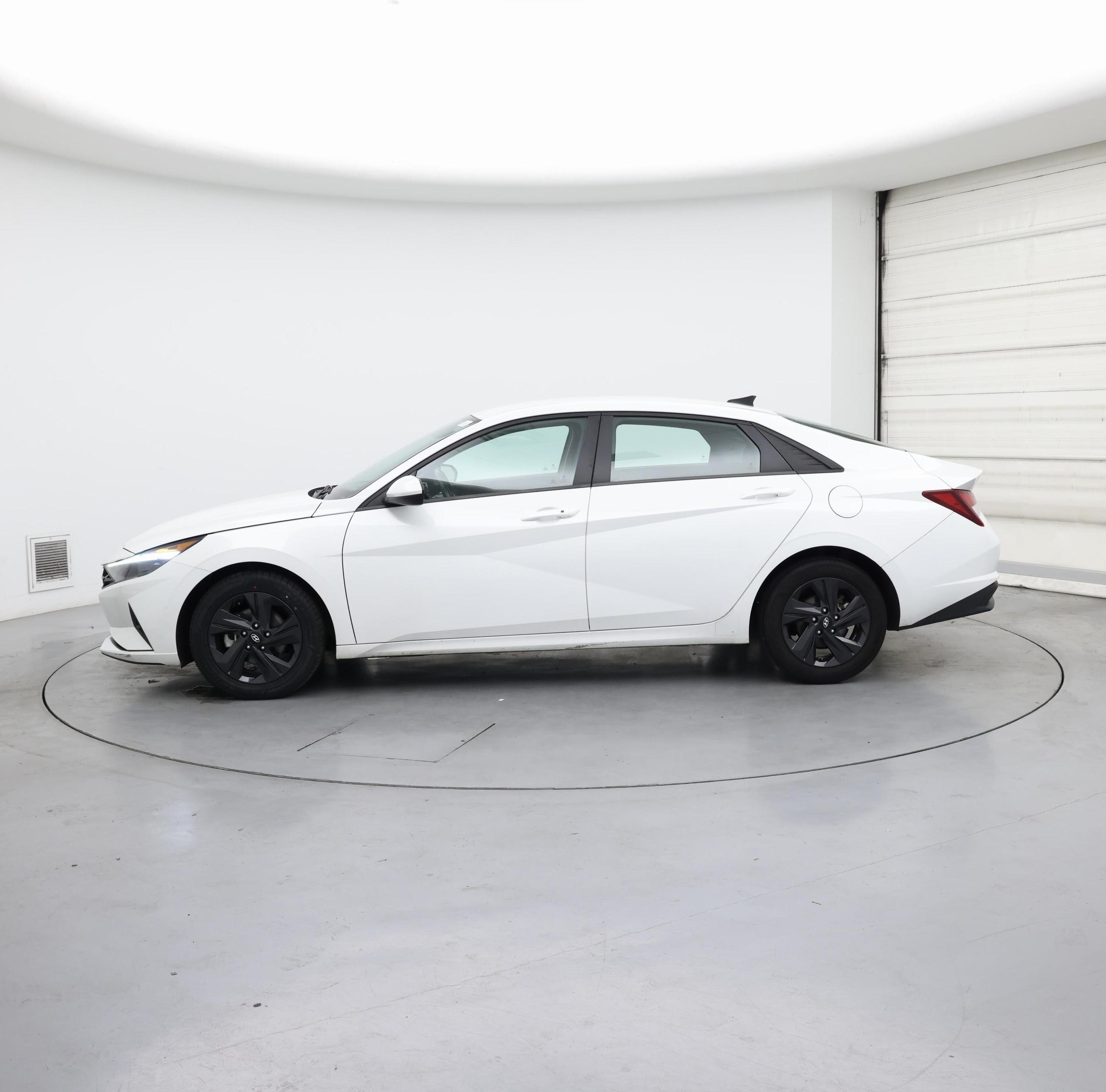 Thumbnail: 2022 Hyundai Elantra - 3