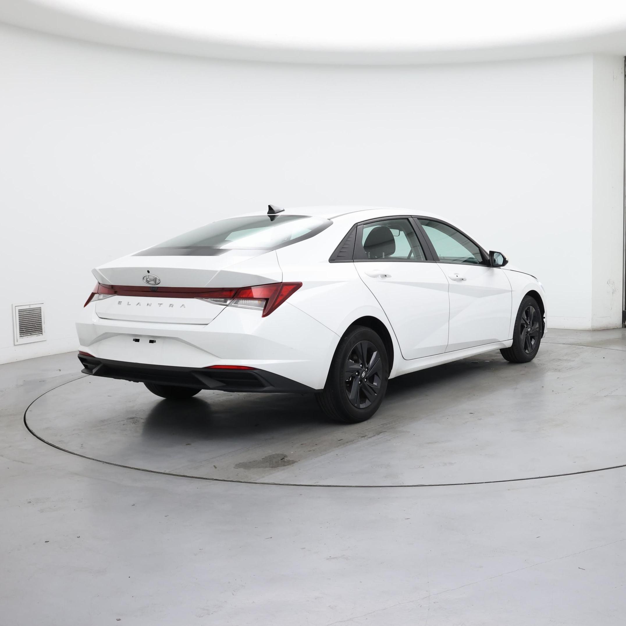 Thumbnail: 2022 Hyundai Elantra - 8