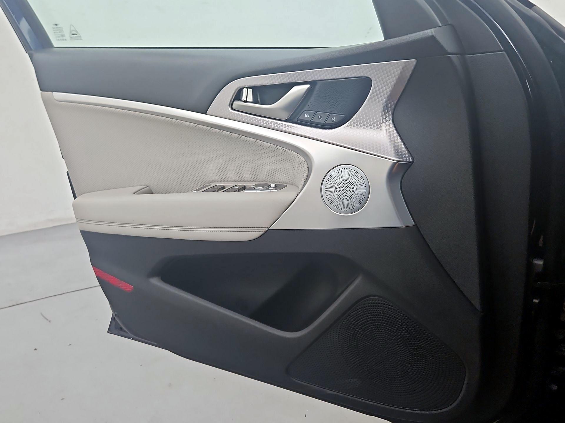 Thumbnail: 2023 Genesis G70 - 12