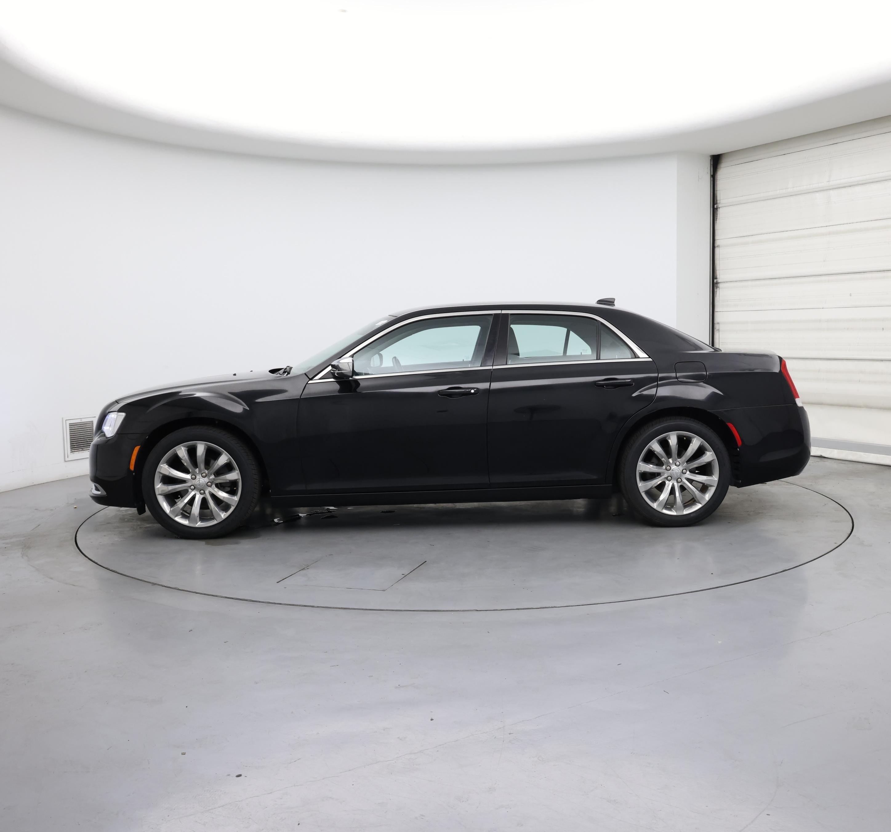 Thumbnail: 2021 Chrysler 300 - 3