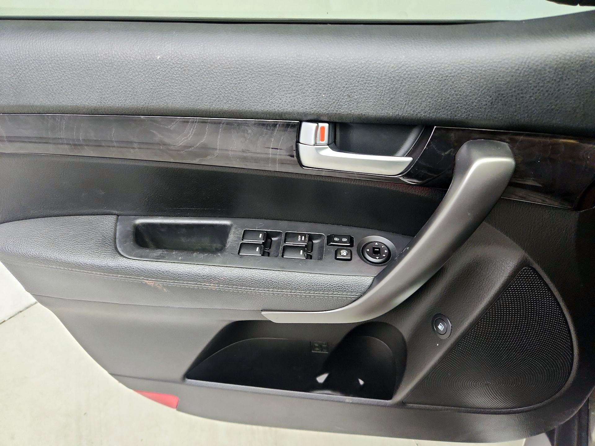 Thumbnail: 2014 Kia Sorento - 12