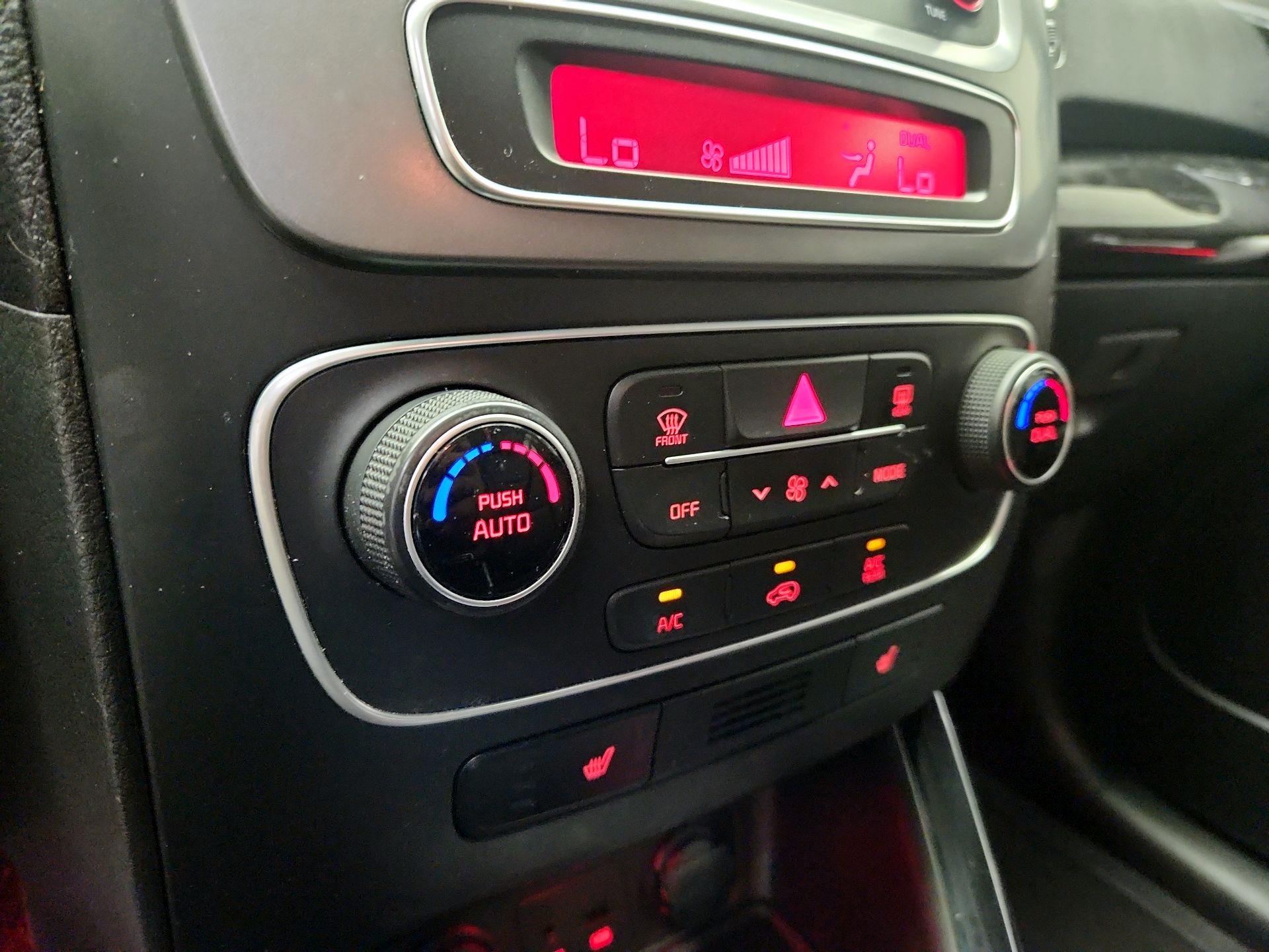 Thumbnail: 2014 Kia Sorento - 16