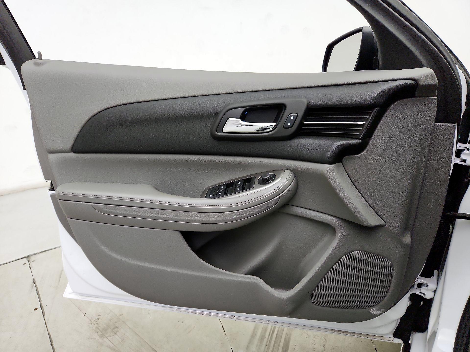 Thumbnail: 2015 Chevrolet Malibu - 12