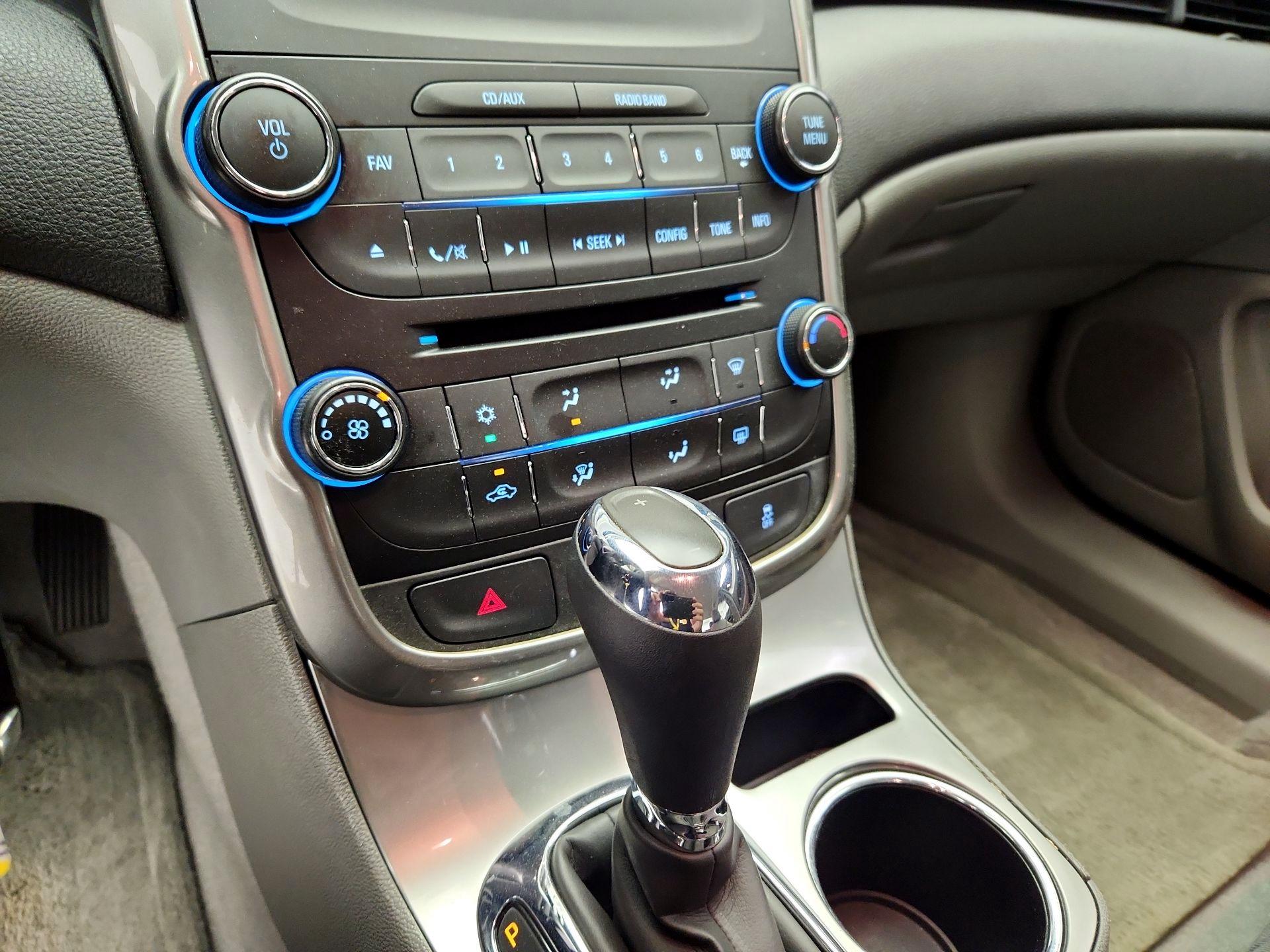 Thumbnail: 2015 Chevrolet Malibu - 15