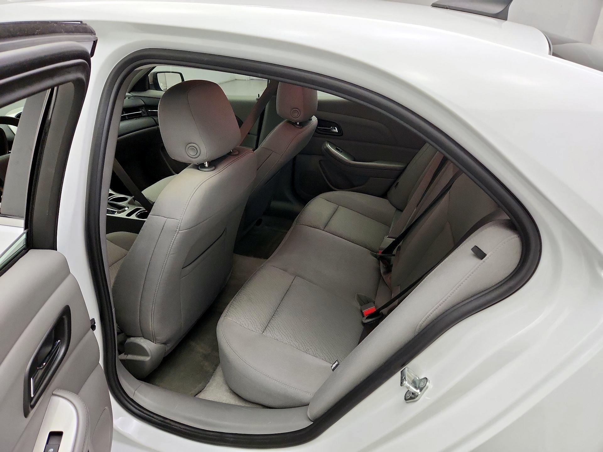Thumbnail: 2015 Chevrolet Malibu - 17