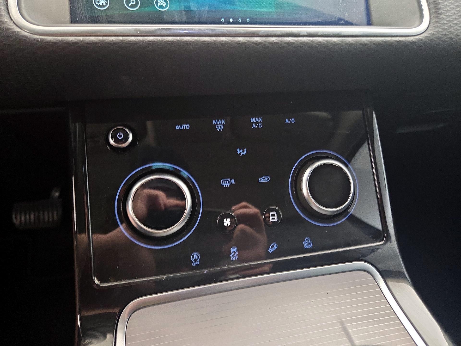 Thumbnail: 2020 Land Rover Range Rover Evoque - 17