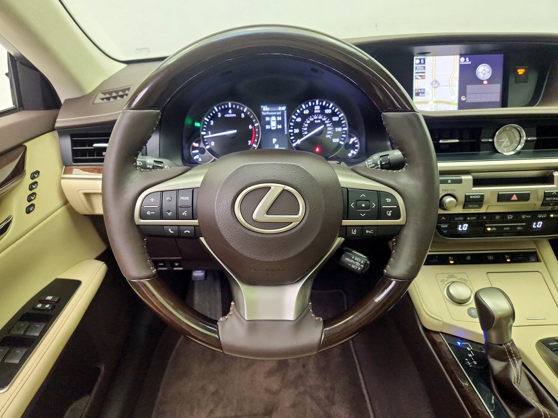 Thumbnail: 2017 Lexus ES - 10