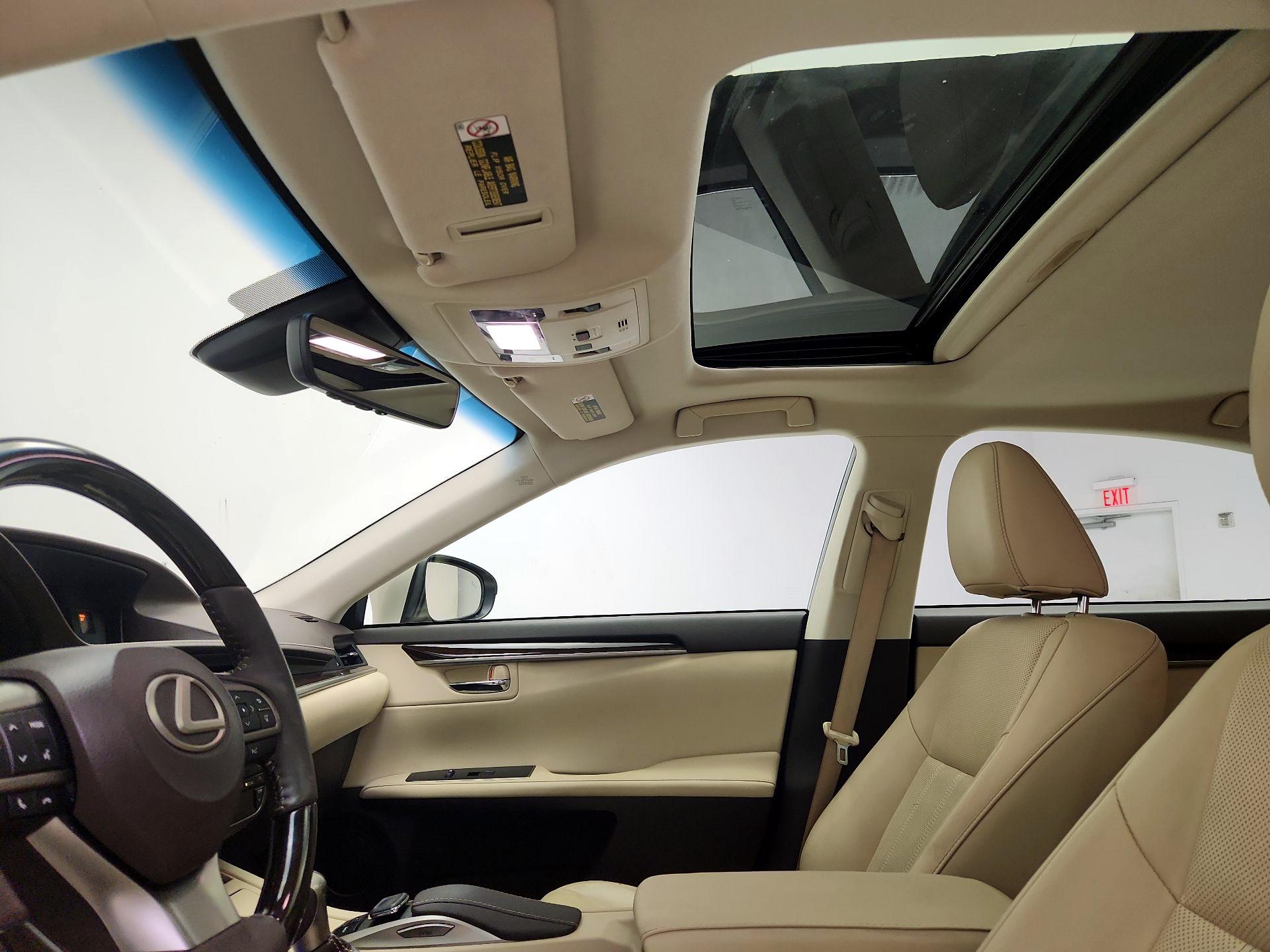 Thumbnail: 2017 Lexus ES - 19