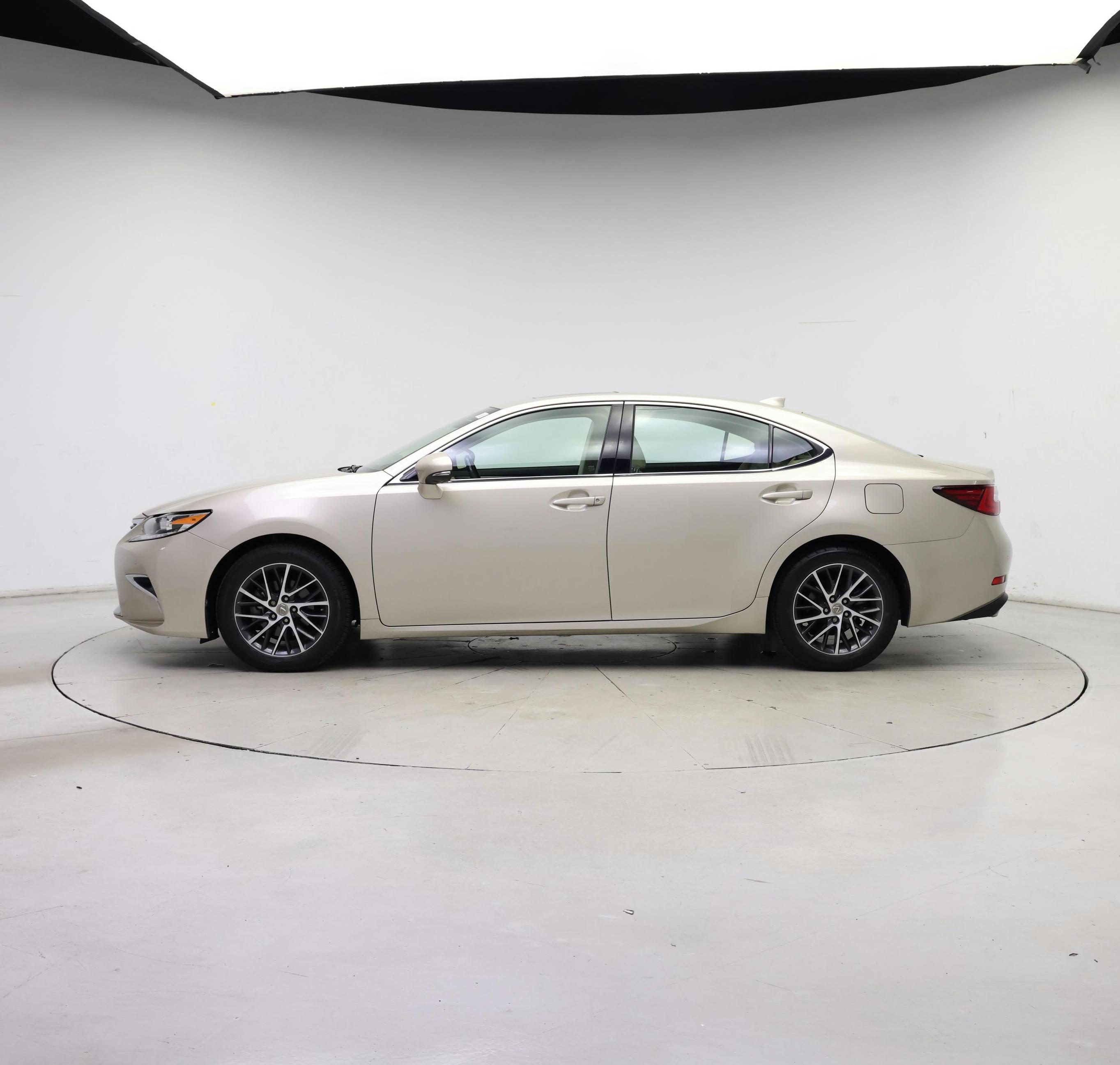Thumbnail: 2017 Lexus ES - 3