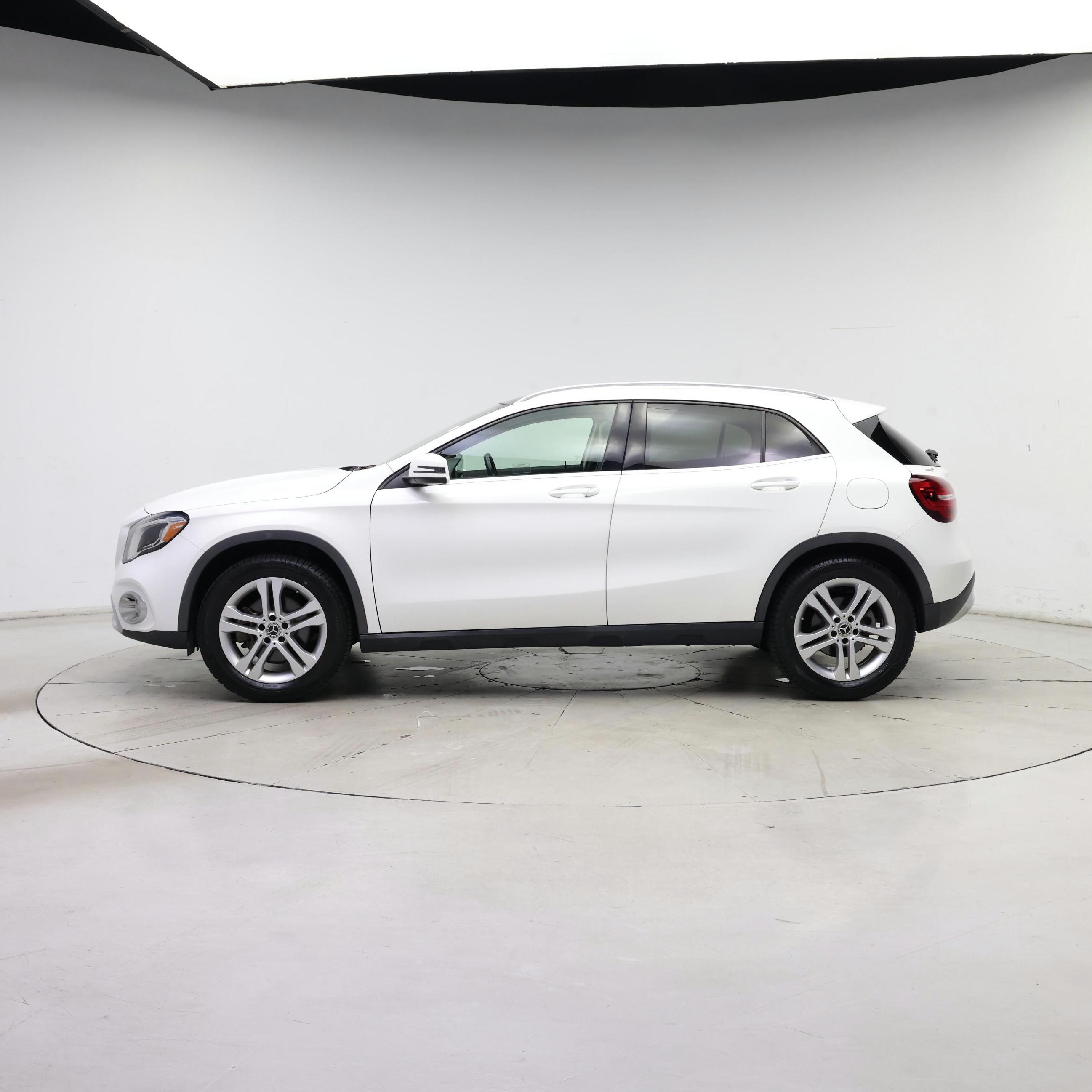Thumbnail: 2020 Mercedes-Benz GLA - 3