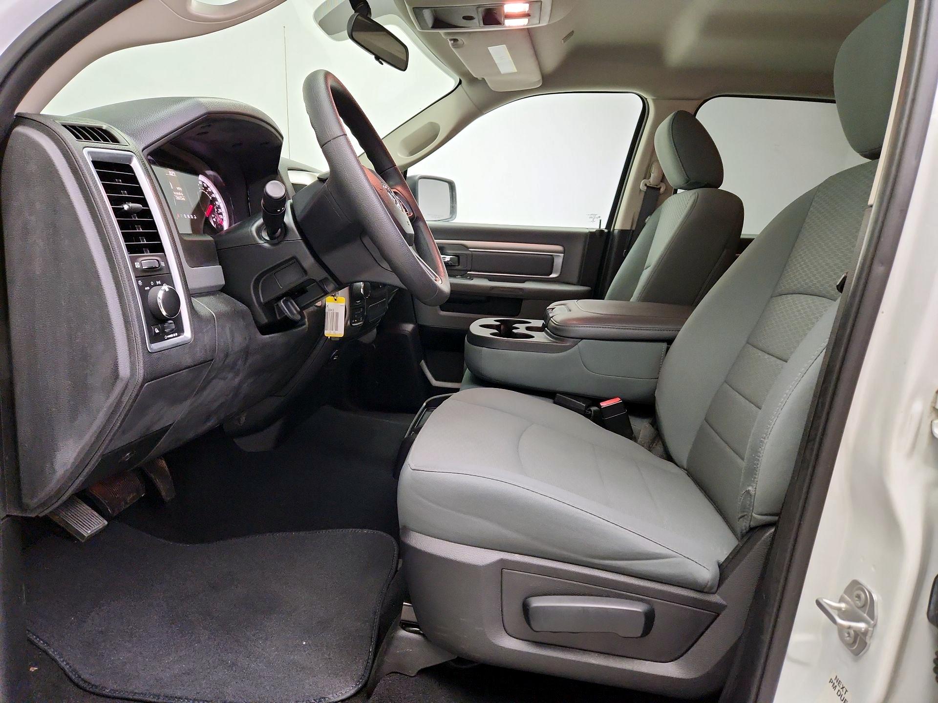 Thumbnail: 2019 RAM 1500 Classic - 11