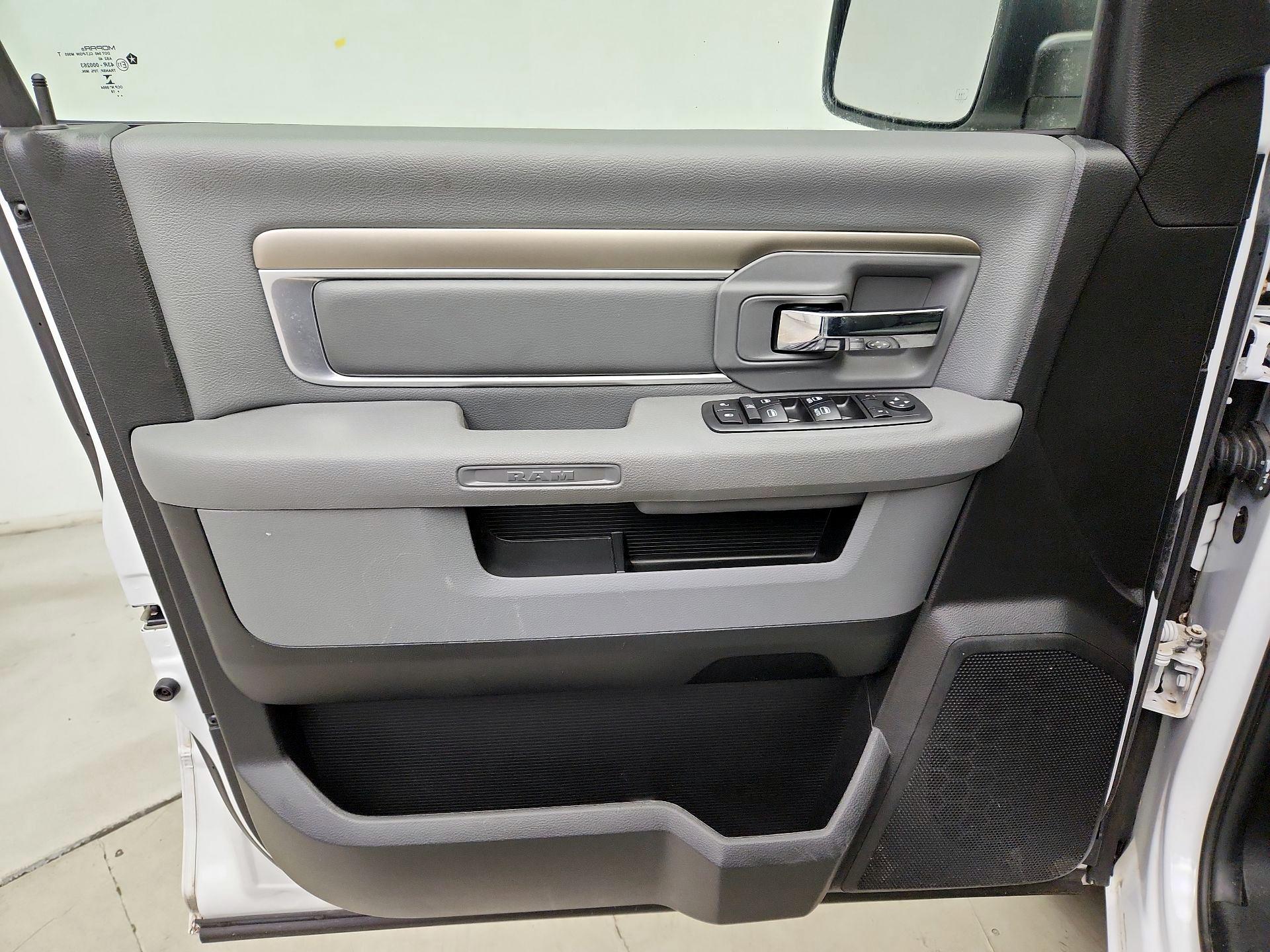 Thumbnail: 2019 RAM 1500 Classic - 12