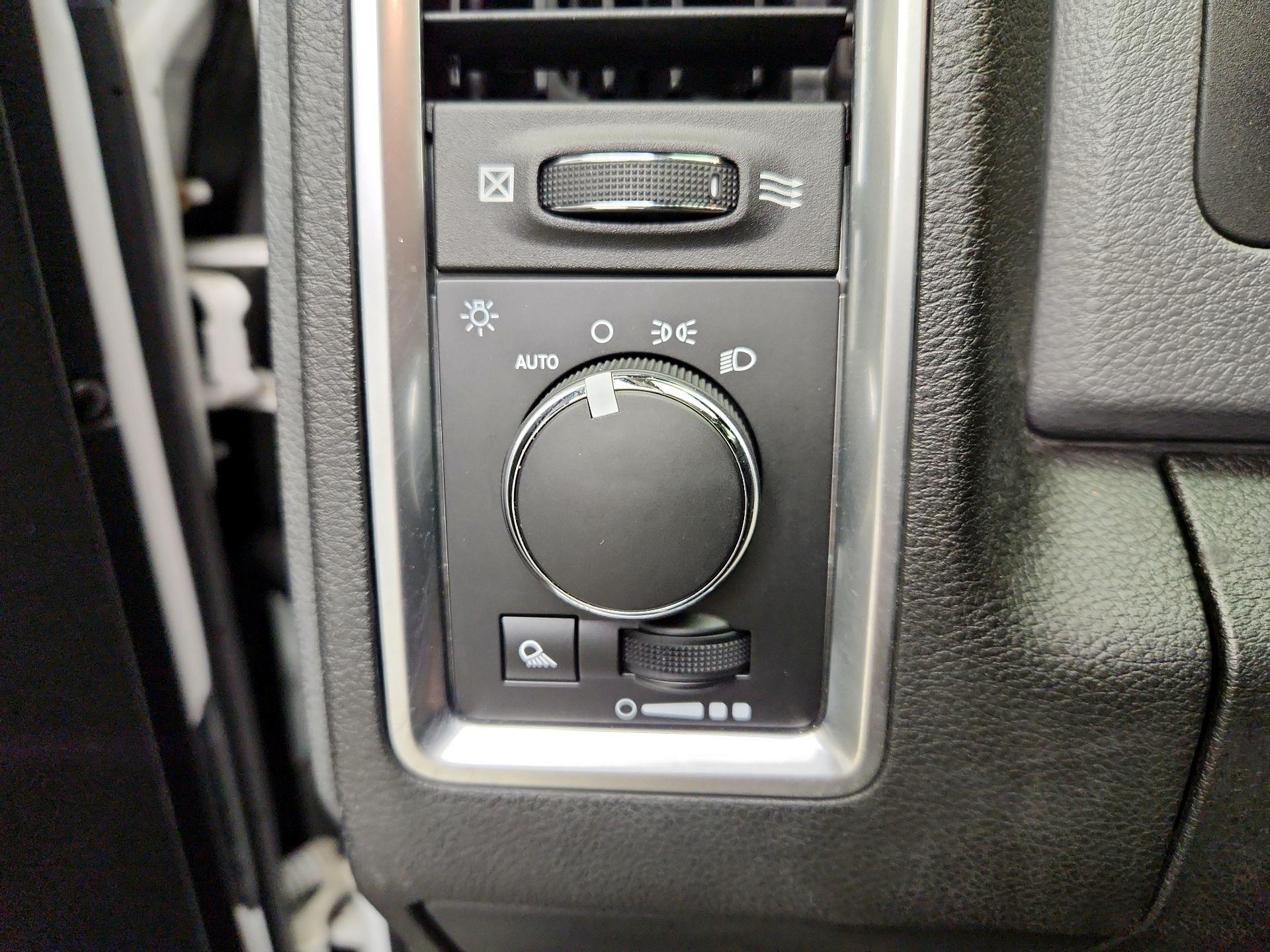 Thumbnail: 2019 RAM 1500 Classic - 13