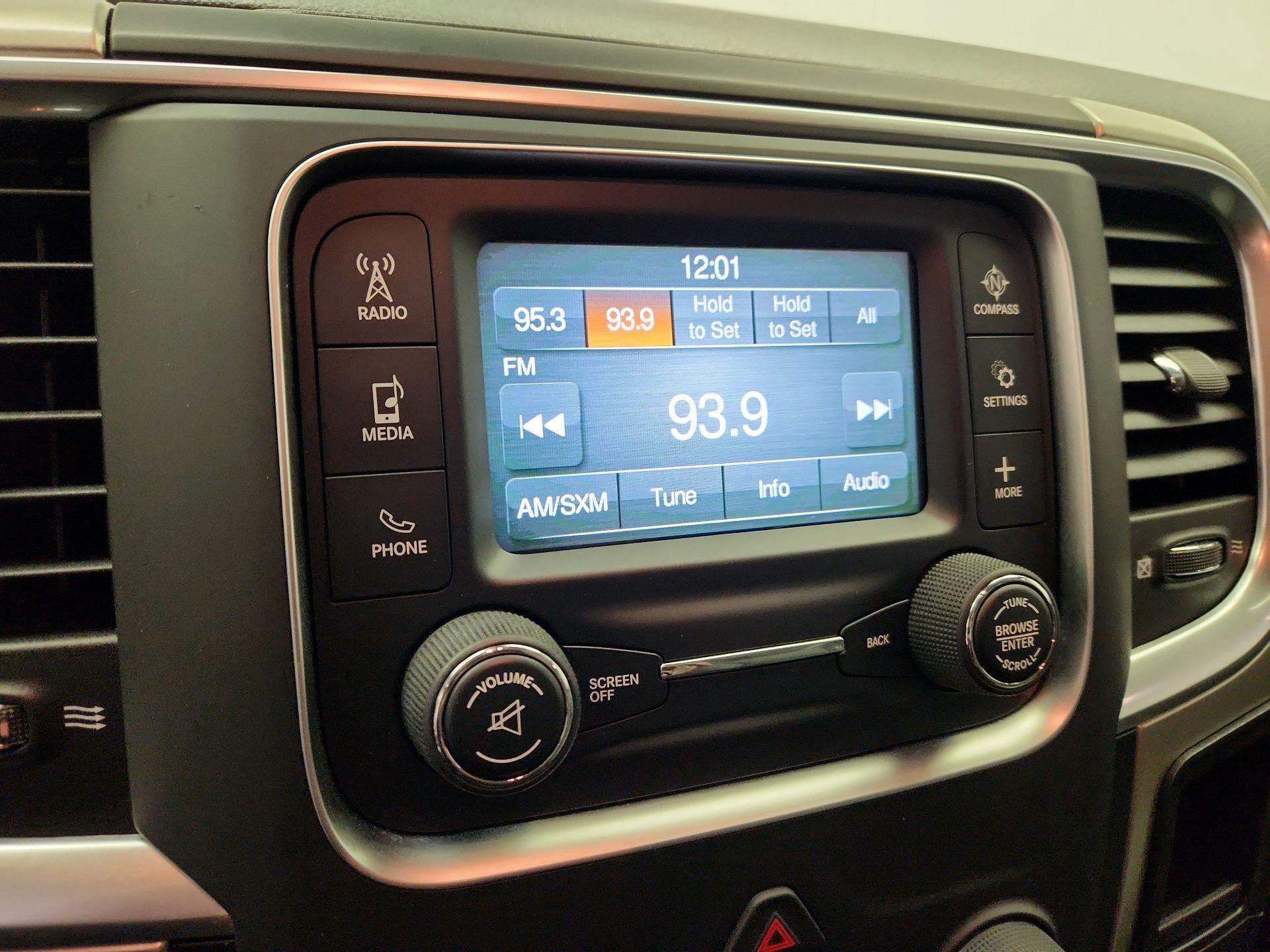 Thumbnail: 2019 RAM 1500 Classic - 16
