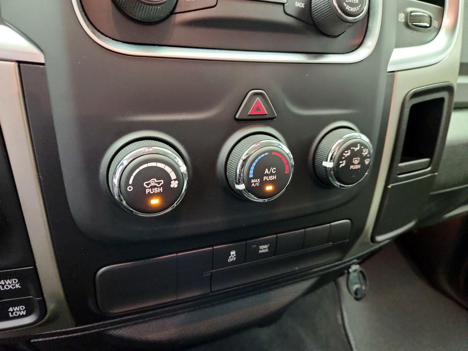 Thumbnail: 2019 RAM 1500 Classic - 17