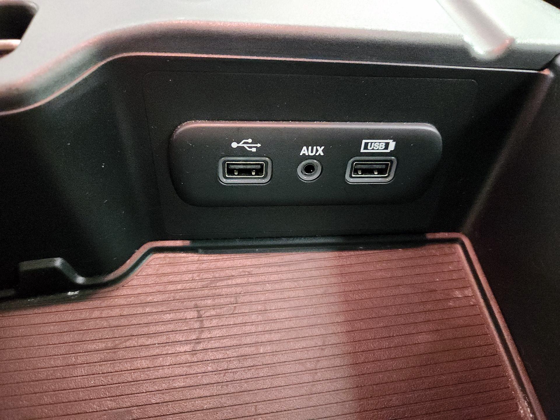 Thumbnail: 2019 RAM 1500 Classic - 19