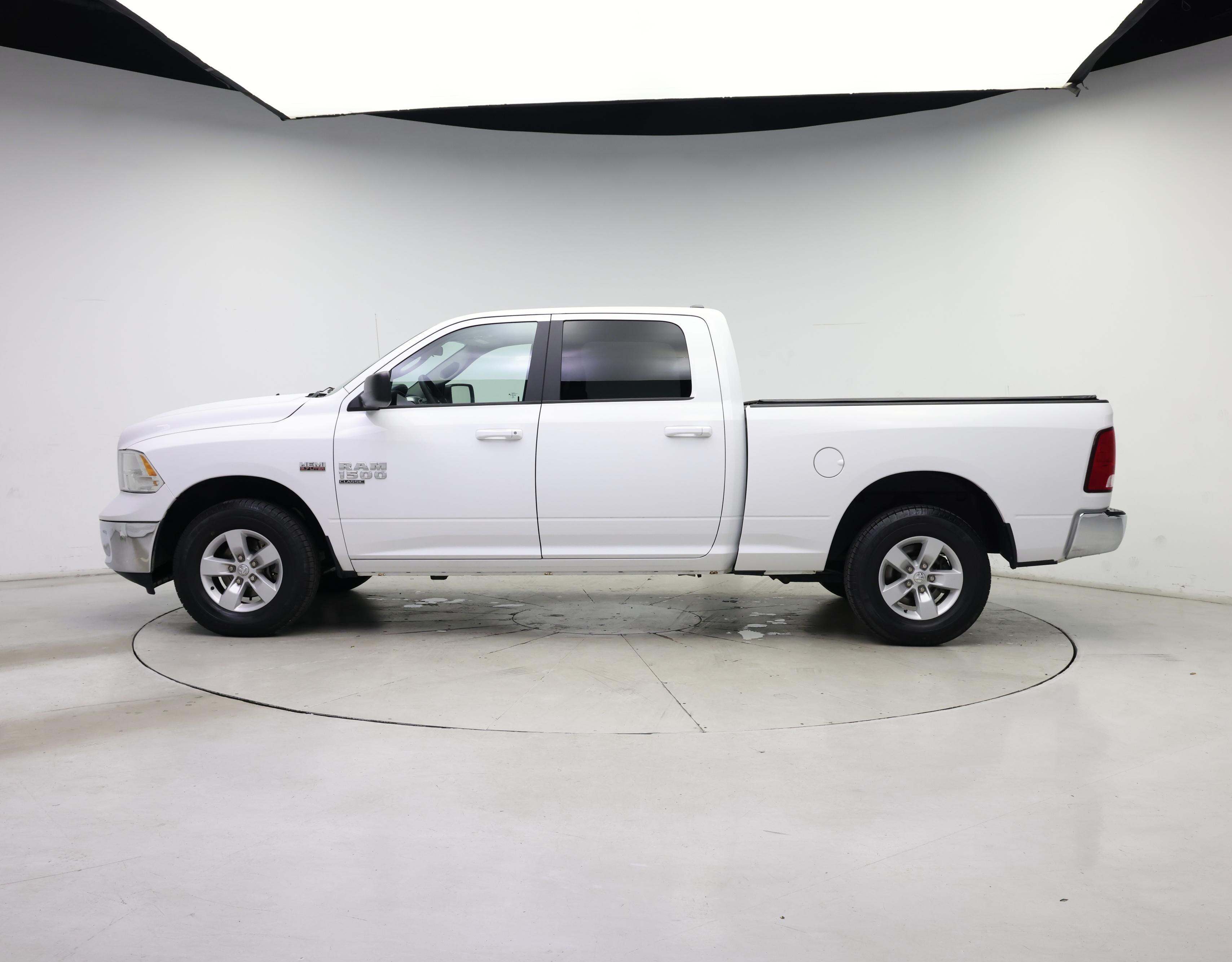 Thumbnail: 2019 RAM 1500 Classic - 3